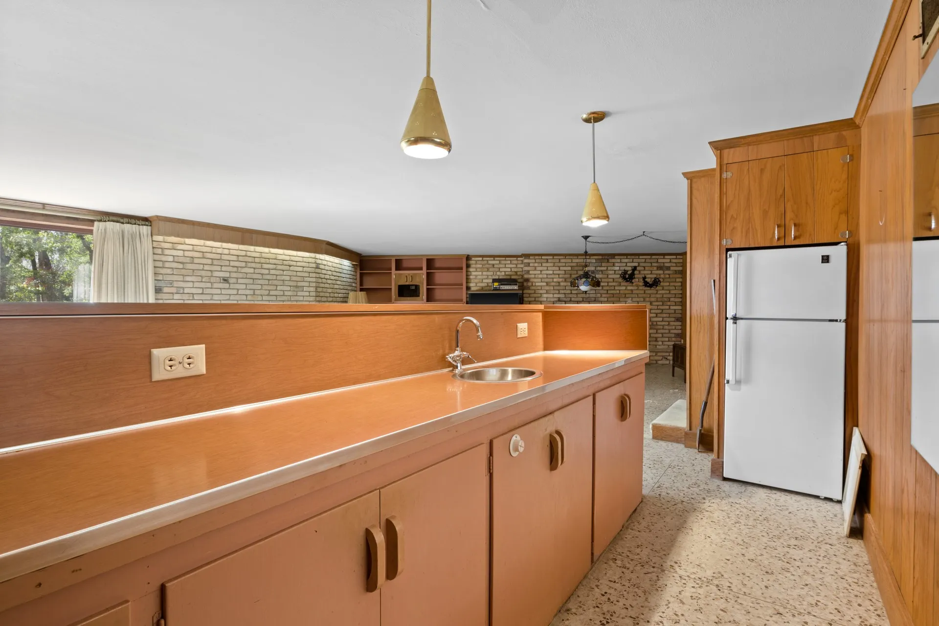 Single Family Residence For Sale in Titus County , 101 Bluebird Street, Mt Pleasant, Texas 75455, 3 Bedroom, 3 Bathroom, 2 Garage spaces, 3,127 Sqft, built in 1955, mls#21403641, Real Estate Agent in Mt Pleasant, Homes For Sale in Titus county, Homes For Sale in Mt Pleasant, Realtor in Mt Pleasant Texas, Real Estate Brokerage Independent Realty Texas, Luminita Cordes Realtor