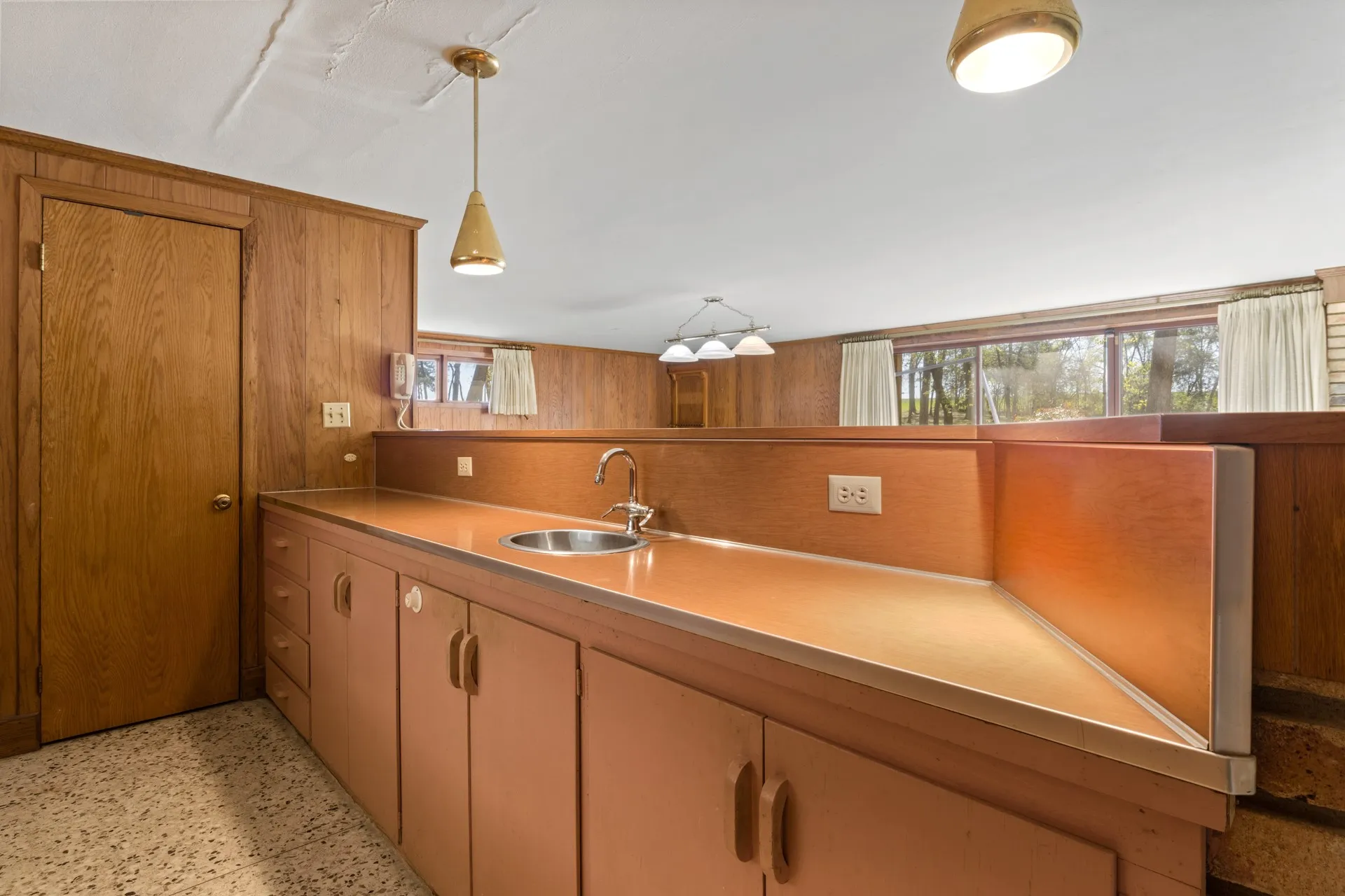 Single Family Residence For Sale in Titus County , 101 Bluebird Street, Mt Pleasant, Texas 75455, 3 Bedroom, 3 Bathroom, 2 Garage spaces, 3,127 Sqft, built in 1955, mls#21403641, Real Estate Agent in Mt Pleasant, Homes For Sale in Titus county, Homes For Sale in Mt Pleasant, Realtor in Mt Pleasant Texas, Real Estate Brokerage Independent Realty Texas, Luminita Cordes Realtor