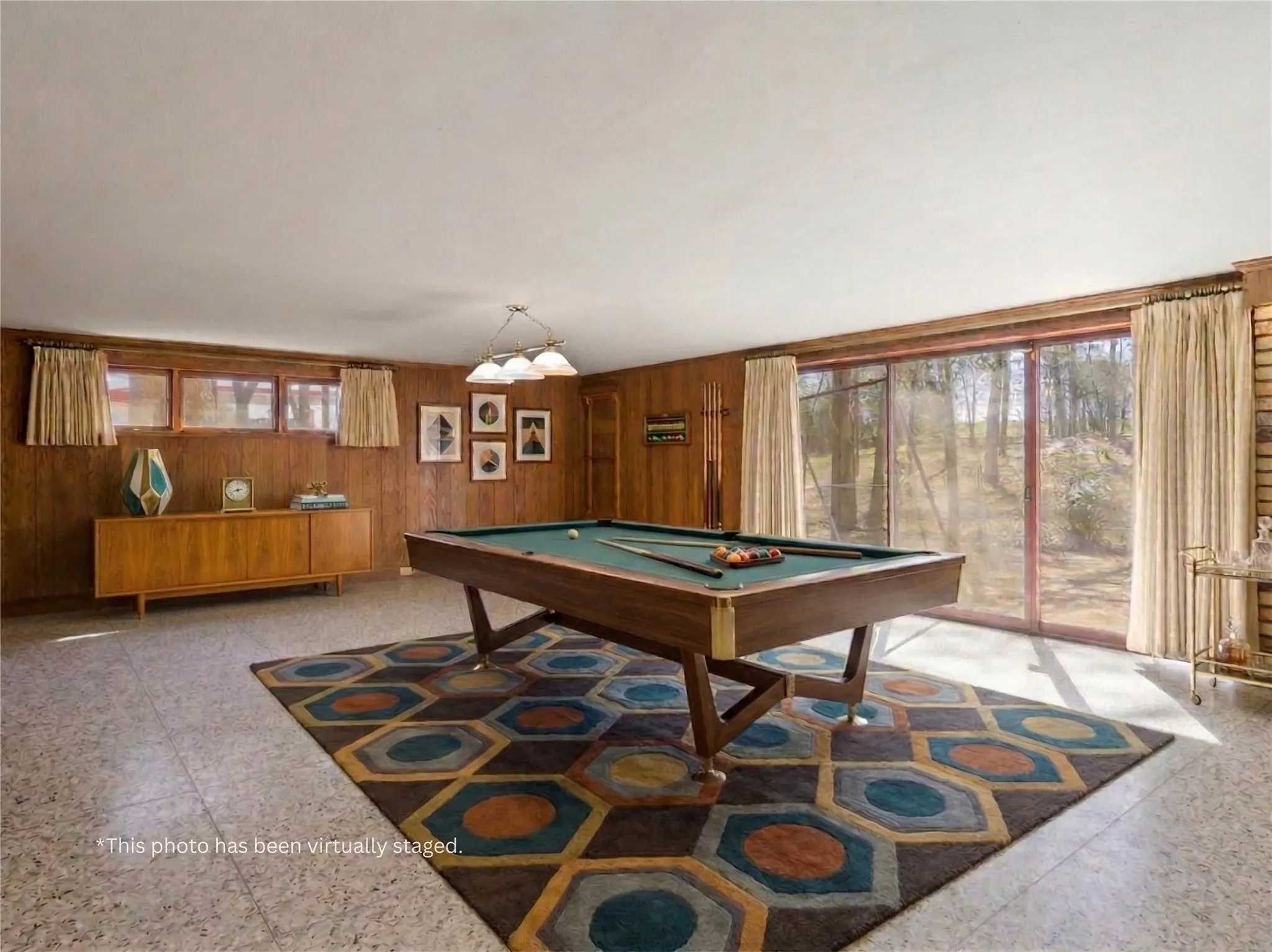 Single Family Residence For Sale in Titus County , 101 Bluebird Street, Mt Pleasant, Texas 75455, 3 Bedroom, 3 Bathroom, 2 Garage spaces, 3,127 Sqft, built in 1955, mls#21403641, Real Estate Agent in Mt Pleasant, Homes For Sale in Titus county, Homes For Sale in Mt Pleasant, Realtor in Mt Pleasant Texas, Real Estate Brokerage Independent Realty Texas, Luminita Cordes Realtor