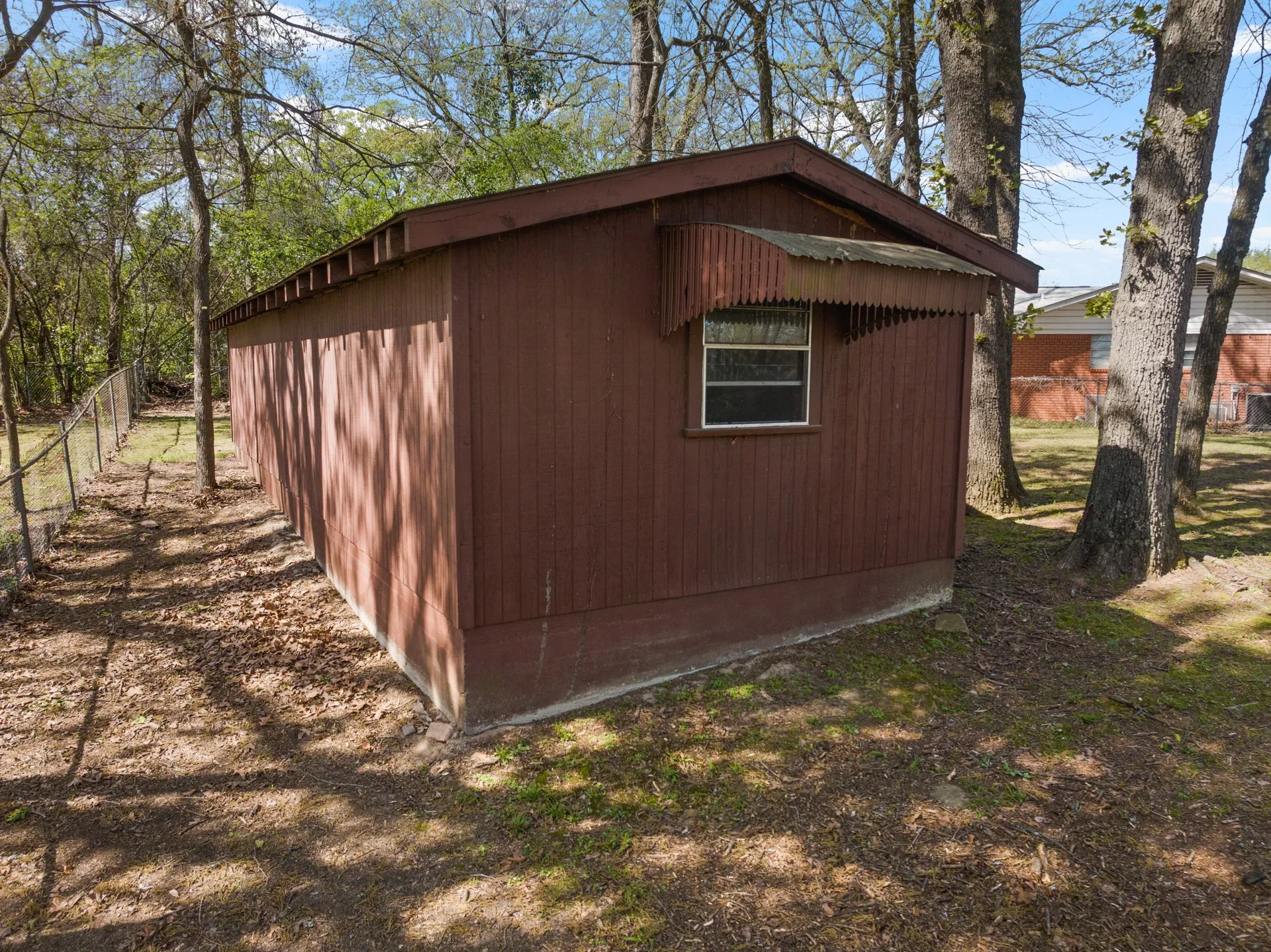 Single Family Residence For Sale in Titus County , 101 Bluebird Street, Mt Pleasant, Texas 75455, 3 Bedroom, 3 Bathroom, 2 Garage spaces, 3,127 Sqft, built in 1955, mls#21403641, Real Estate Agent in Mt Pleasant, Homes For Sale in Titus county, Homes For Sale in Mt Pleasant, Realtor in Mt Pleasant Texas, Real Estate Brokerage Independent Realty Texas, Luminita Cordes Realtor