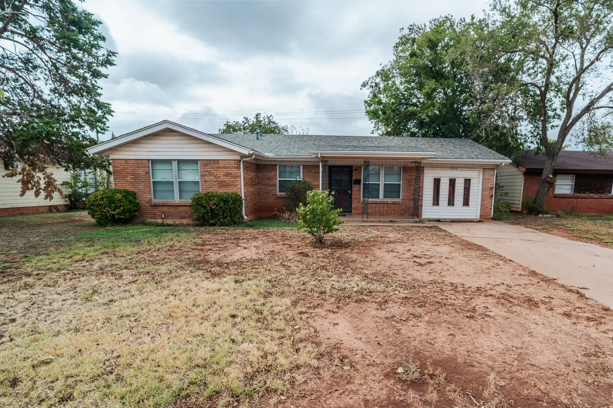 Single Family Residence For Sale in Taylor County , 626 S San Jose Drive, Abilene, Texas 79605, 3 Bedroom, 2 Bathroom, Garage spaces, 1,368 Sqft, built in 1960, mls#21403966, Real Estate Agent in Abilene, Homes For Sale in Taylor county, Homes For Sale in Abilene, Realtor in Abilene Texas, Real Estate Brokerage Independent Realty Texas, Luminita Cordes Realtor
