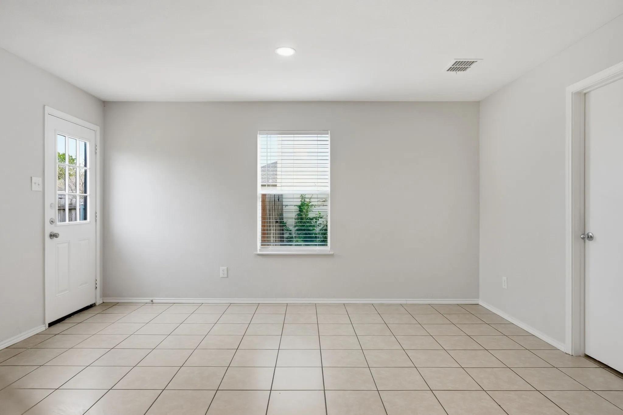 Single Family Residence For Sale in Tarrant County , 14116 Cochise Drive, Fort Worth, Texas 76052, 4 Bedroom, 3 Bathroom, 2 Garage spaces, 2,540 Sqft, built in 2005, mls#21398760, Real Estate Agent in Fort Worth, Homes For Sale in Tarrant county, Homes For Sale in Fort Worth, Realtor in Fort Worth Texas, Real Estate Brokerage Independent Realty Texas, Luminita Cordes Realtor