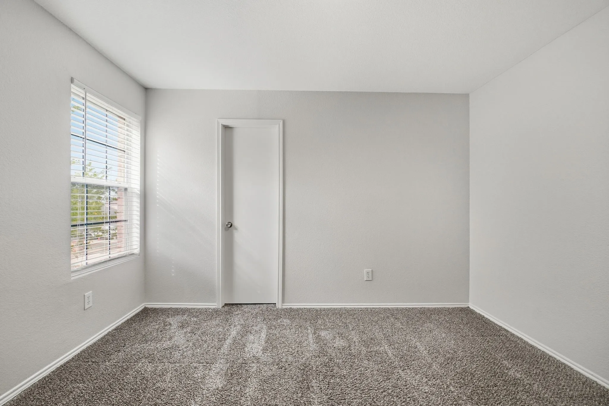 Single Family Residence For Sale in Tarrant County , 14116 Cochise Drive, Fort Worth, Texas 76052, 4 Bedroom, 3 Bathroom, 2 Garage spaces, 2,540 Sqft, built in 2005, mls#21398760, Real Estate Agent in Fort Worth, Homes For Sale in Tarrant county, Homes For Sale in Fort Worth, Realtor in Fort Worth Texas, Real Estate Brokerage Independent Realty Texas, Luminita Cordes Realtor
