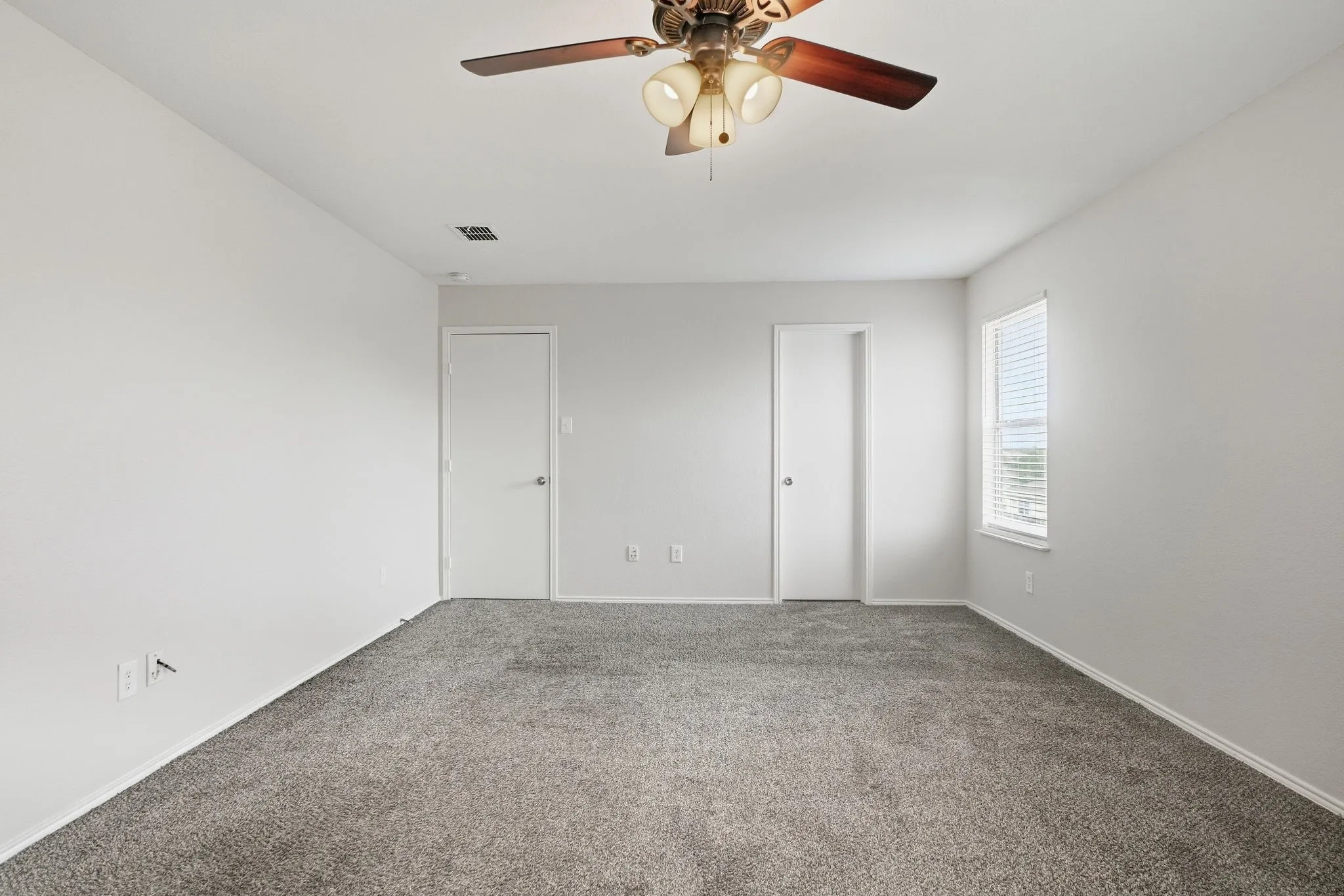 Single Family Residence For Sale in Tarrant County , 14116 Cochise Drive, Fort Worth, Texas 76052, 4 Bedroom, 3 Bathroom, 2 Garage spaces, 2,540 Sqft, built in 2005, mls#21398760, Real Estate Agent in Fort Worth, Homes For Sale in Tarrant county, Homes For Sale in Fort Worth, Realtor in Fort Worth Texas, Real Estate Brokerage Independent Realty Texas, Luminita Cordes Realtor