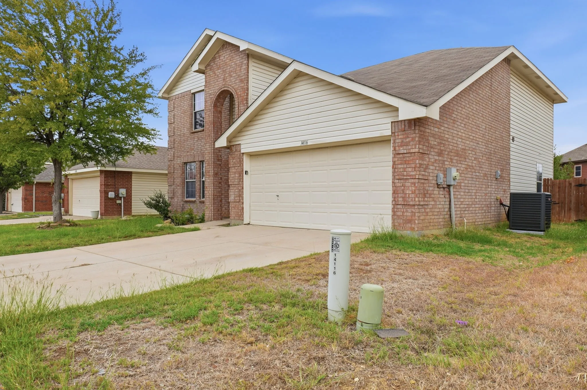 Single Family Residence For Sale in Tarrant County , 14116 Cochise Drive, Fort Worth, Texas 76052, 4 Bedroom, 3 Bathroom, 2 Garage spaces, 2,540 Sqft, built in 2005, mls#21398760, Real Estate Agent in Fort Worth, Homes For Sale in Tarrant county, Homes For Sale in Fort Worth, Realtor in Fort Worth Texas, Real Estate Brokerage Independent Realty Texas, Luminita Cordes Realtor
