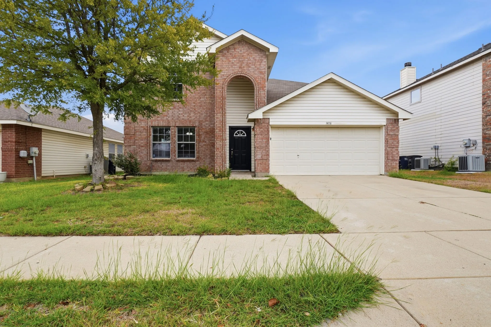 Single Family Residence For Sale in Tarrant County , 14116 Cochise Drive, Fort Worth, Texas 76052, 4 Bedroom, 3 Bathroom, 2 Garage spaces, 2,540 Sqft, built in 2005, mls#21398760, Real Estate Agent in Fort Worth, Homes For Sale in Tarrant county, Homes For Sale in Fort Worth, Realtor in Fort Worth Texas, Real Estate Brokerage Independent Realty Texas, Luminita Cordes Realtor