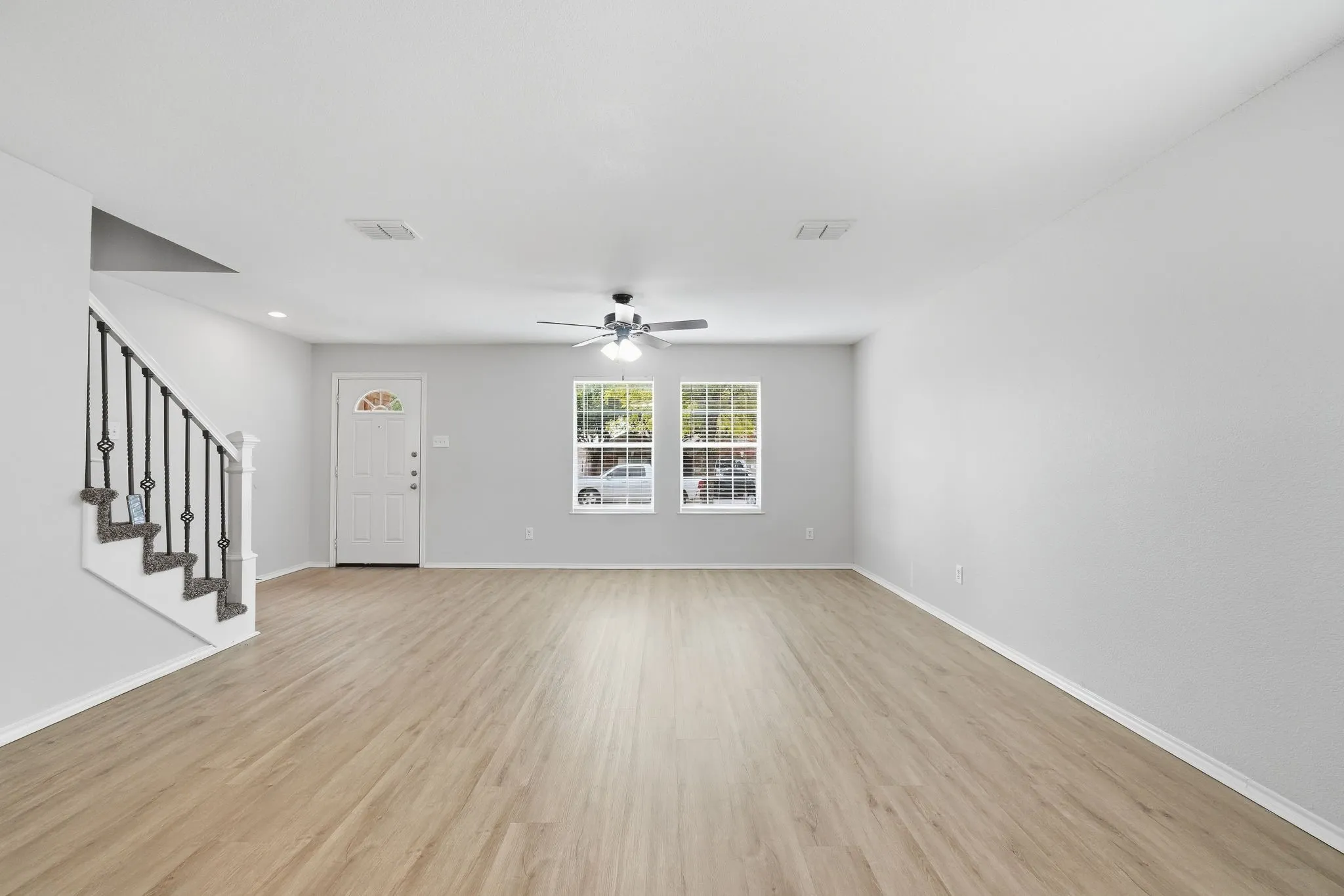 Single Family Residence For Sale in Tarrant County , 14116 Cochise Drive, Fort Worth, Texas 76052, 4 Bedroom, 3 Bathroom, 2 Garage spaces, 2,540 Sqft, built in 2005, mls#21398760, Real Estate Agent in Fort Worth, Homes For Sale in Tarrant county, Homes For Sale in Fort Worth, Realtor in Fort Worth Texas, Real Estate Brokerage Independent Realty Texas, Luminita Cordes Realtor