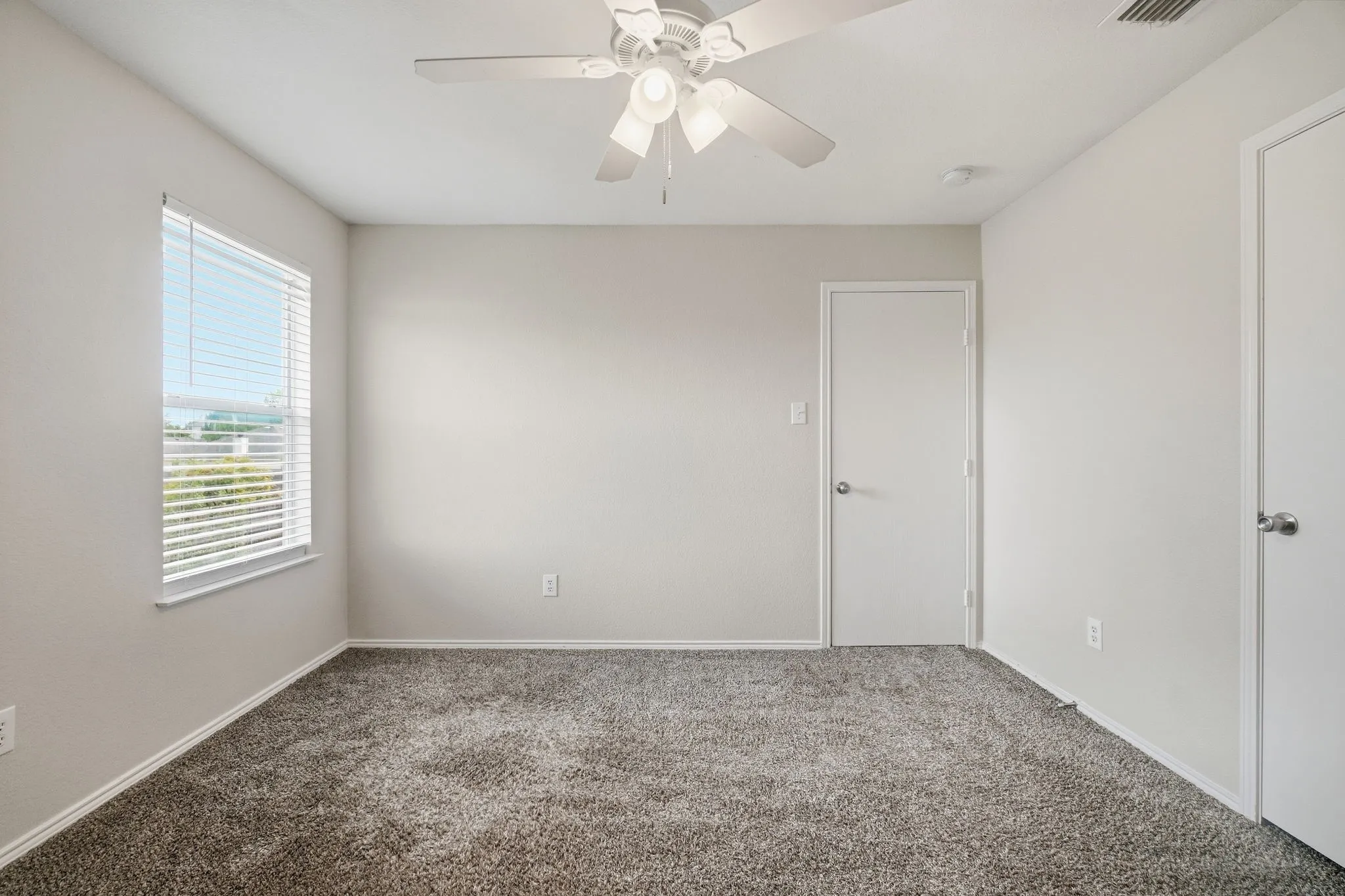 Single Family Residence For Sale in Tarrant County , 14116 Cochise Drive, Fort Worth, Texas 76052, 4 Bedroom, 3 Bathroom, 2 Garage spaces, 2,540 Sqft, built in 2005, mls#21398760, Real Estate Agent in Fort Worth, Homes For Sale in Tarrant county, Homes For Sale in Fort Worth, Realtor in Fort Worth Texas, Real Estate Brokerage Independent Realty Texas, Luminita Cordes Realtor