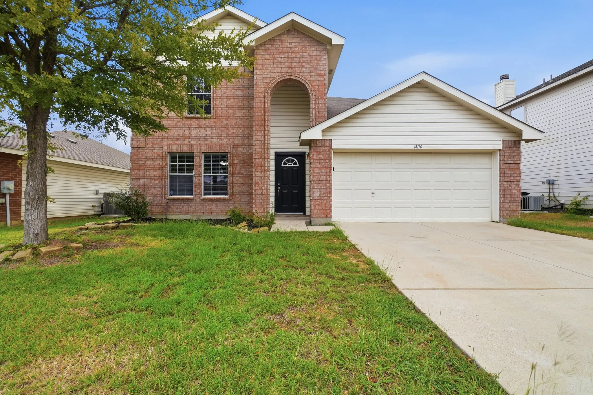 Single Family Residence For Sale in Tarrant County , 14116 Cochise Drive, Fort Worth, Texas 76052, 4 Bedroom, 3 Bathroom, 2 Garage spaces, 2,540 Sqft, built in 2005, mls#21398760, Real Estate Agent in Fort Worth, Homes For Sale in Tarrant county, Homes For Sale in Fort Worth, Realtor in Fort Worth Texas, Real Estate Brokerage Independent Realty Texas, Luminita Cordes Realtor