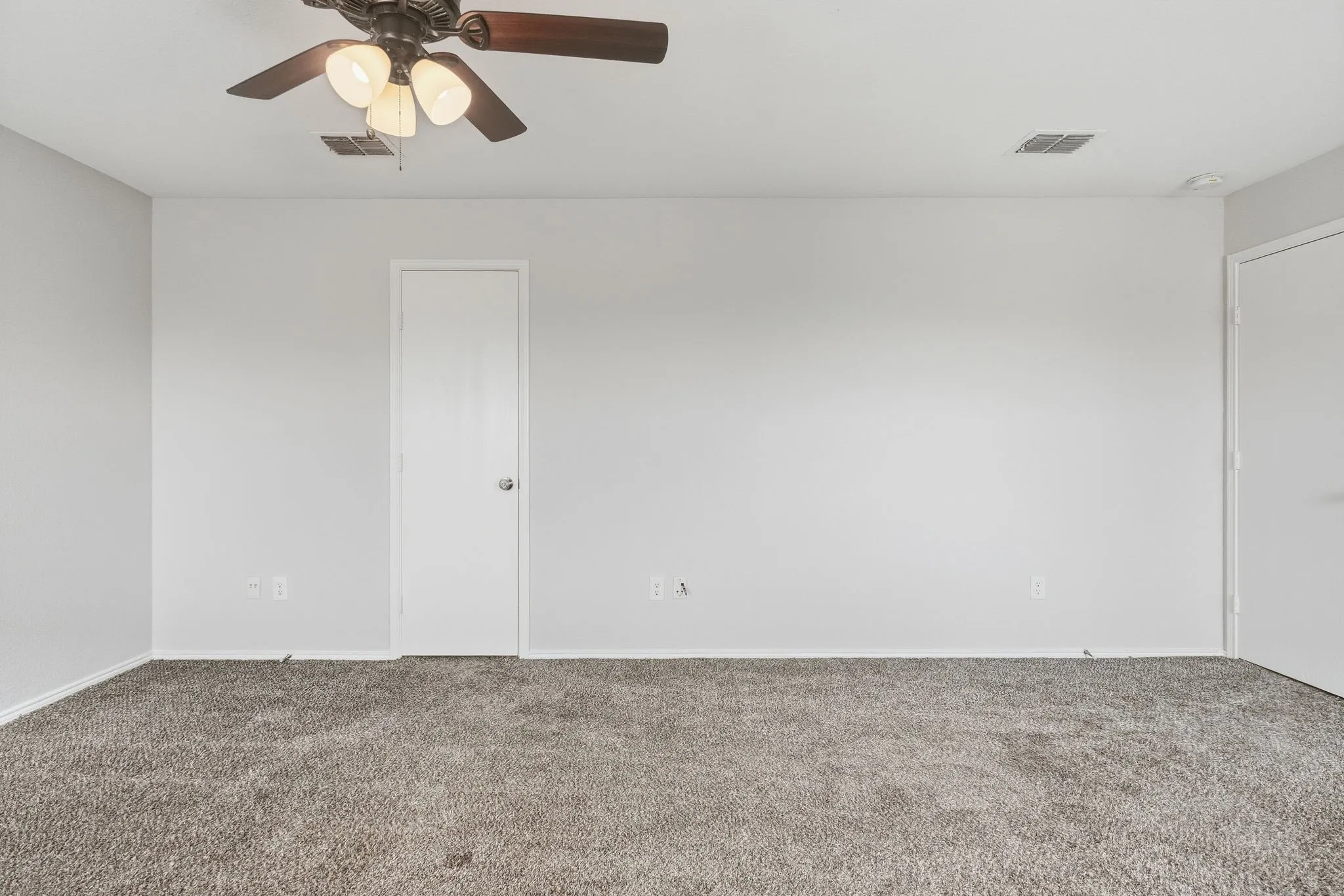 Single Family Residence For Sale in Tarrant County , 14116 Cochise Drive, Fort Worth, Texas 76052, 4 Bedroom, 3 Bathroom, 2 Garage spaces, 2,540 Sqft, built in 2005, mls#21398760, Real Estate Agent in Fort Worth, Homes For Sale in Tarrant county, Homes For Sale in Fort Worth, Realtor in Fort Worth Texas, Real Estate Brokerage Independent Realty Texas, Luminita Cordes Realtor