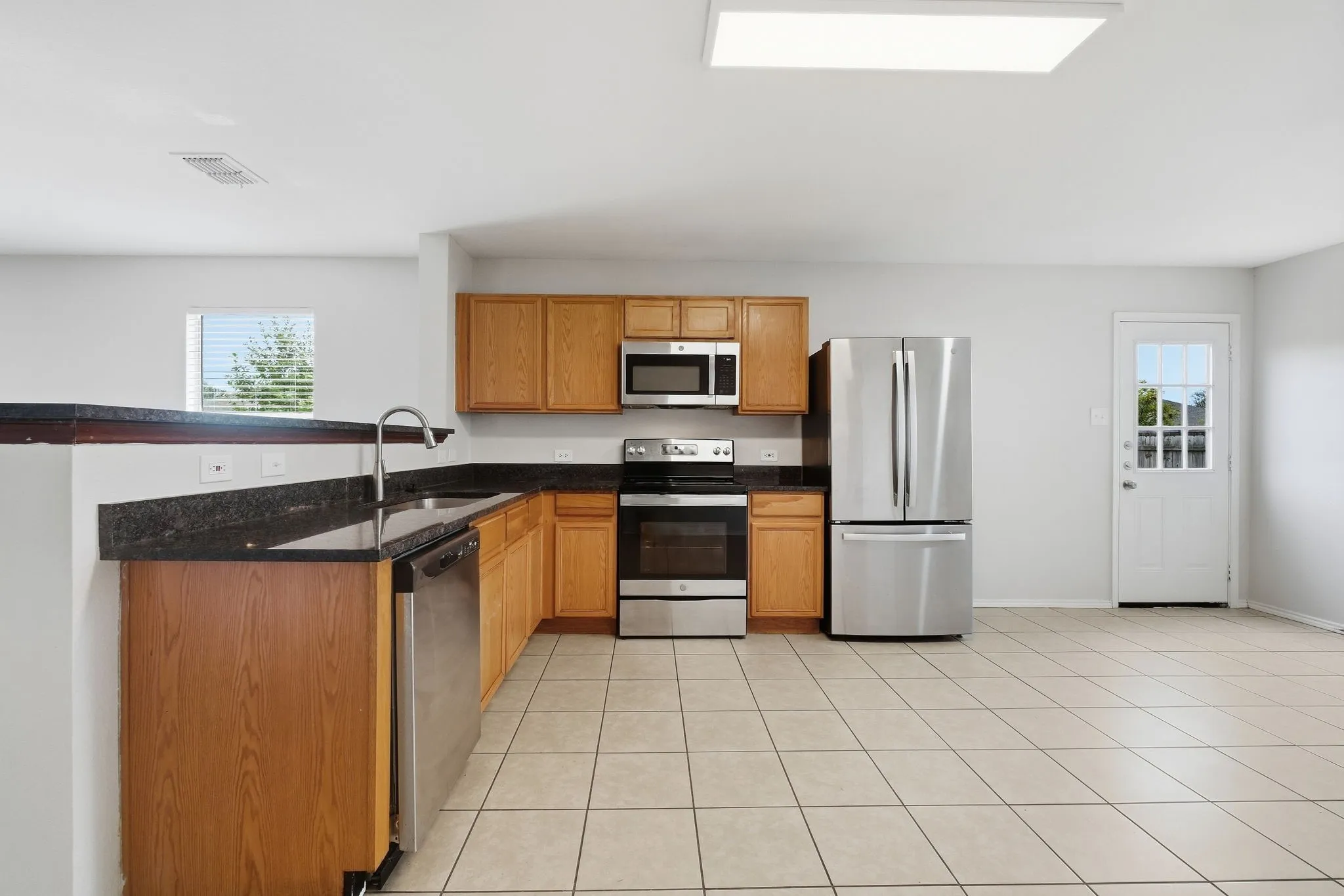 Single Family Residence For Sale in Tarrant County , 14116 Cochise Drive, Fort Worth, Texas 76052, 4 Bedroom, 3 Bathroom, 2 Garage spaces, 2,540 Sqft, built in 2005, mls#21398760, Real Estate Agent in Fort Worth, Homes For Sale in Tarrant county, Homes For Sale in Fort Worth, Realtor in Fort Worth Texas, Real Estate Brokerage Independent Realty Texas, Luminita Cordes Realtor