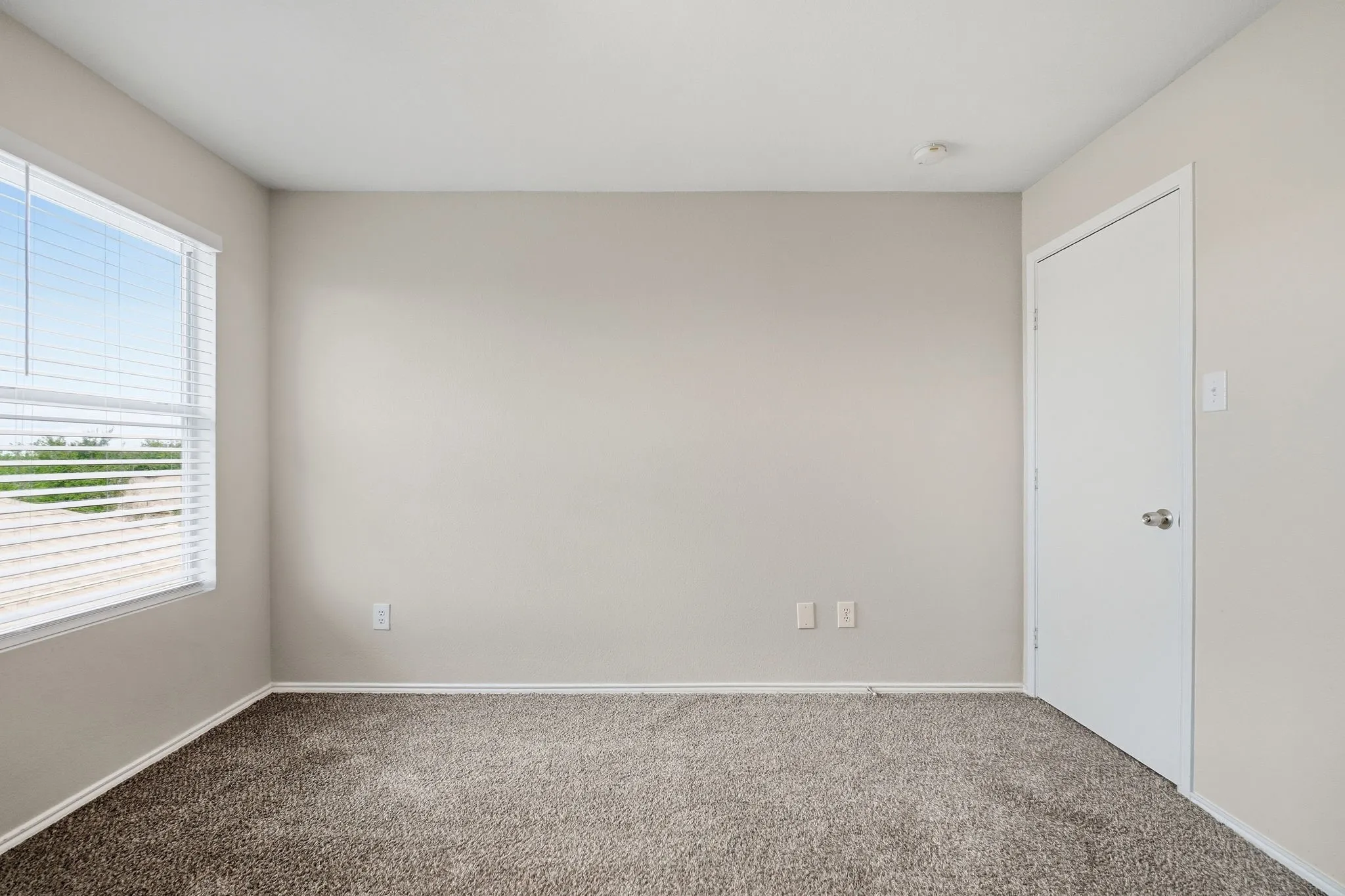 Single Family Residence For Sale in Tarrant County , 14116 Cochise Drive, Fort Worth, Texas 76052, 4 Bedroom, 3 Bathroom, 2 Garage spaces, 2,540 Sqft, built in 2005, mls#21398760, Real Estate Agent in Fort Worth, Homes For Sale in Tarrant county, Homes For Sale in Fort Worth, Realtor in Fort Worth Texas, Real Estate Brokerage Independent Realty Texas, Luminita Cordes Realtor