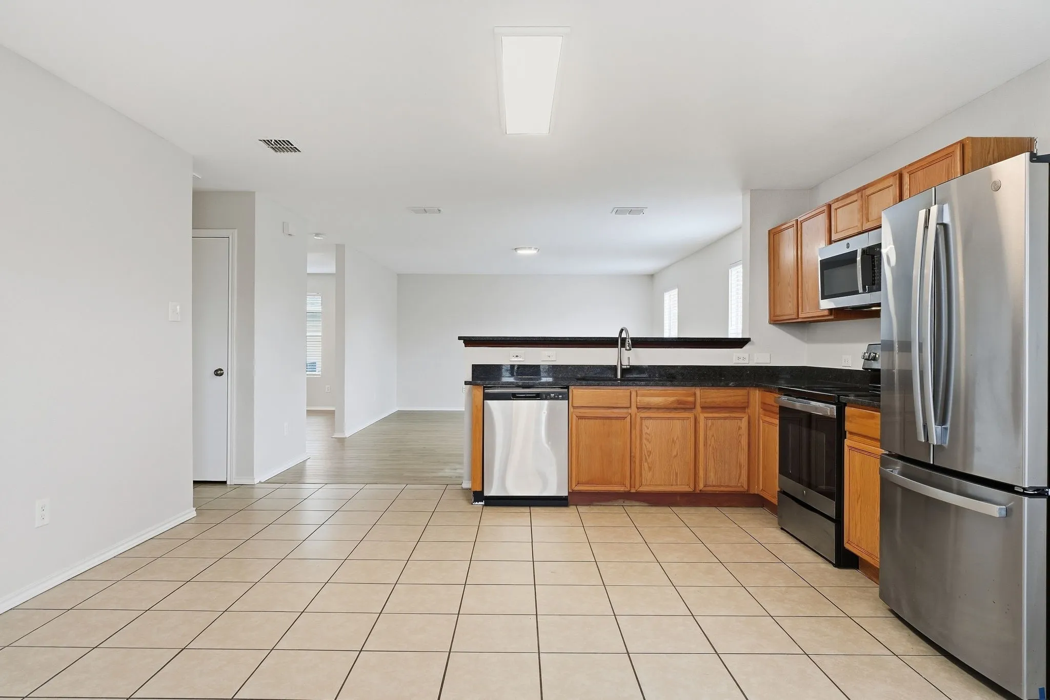 Single Family Residence For Sale in Tarrant County , 14116 Cochise Drive, Fort Worth, Texas 76052, 4 Bedroom, 3 Bathroom, 2 Garage spaces, 2,540 Sqft, built in 2005, mls#21398760, Real Estate Agent in Fort Worth, Homes For Sale in Tarrant county, Homes For Sale in Fort Worth, Realtor in Fort Worth Texas, Real Estate Brokerage Independent Realty Texas, Luminita Cordes Realtor