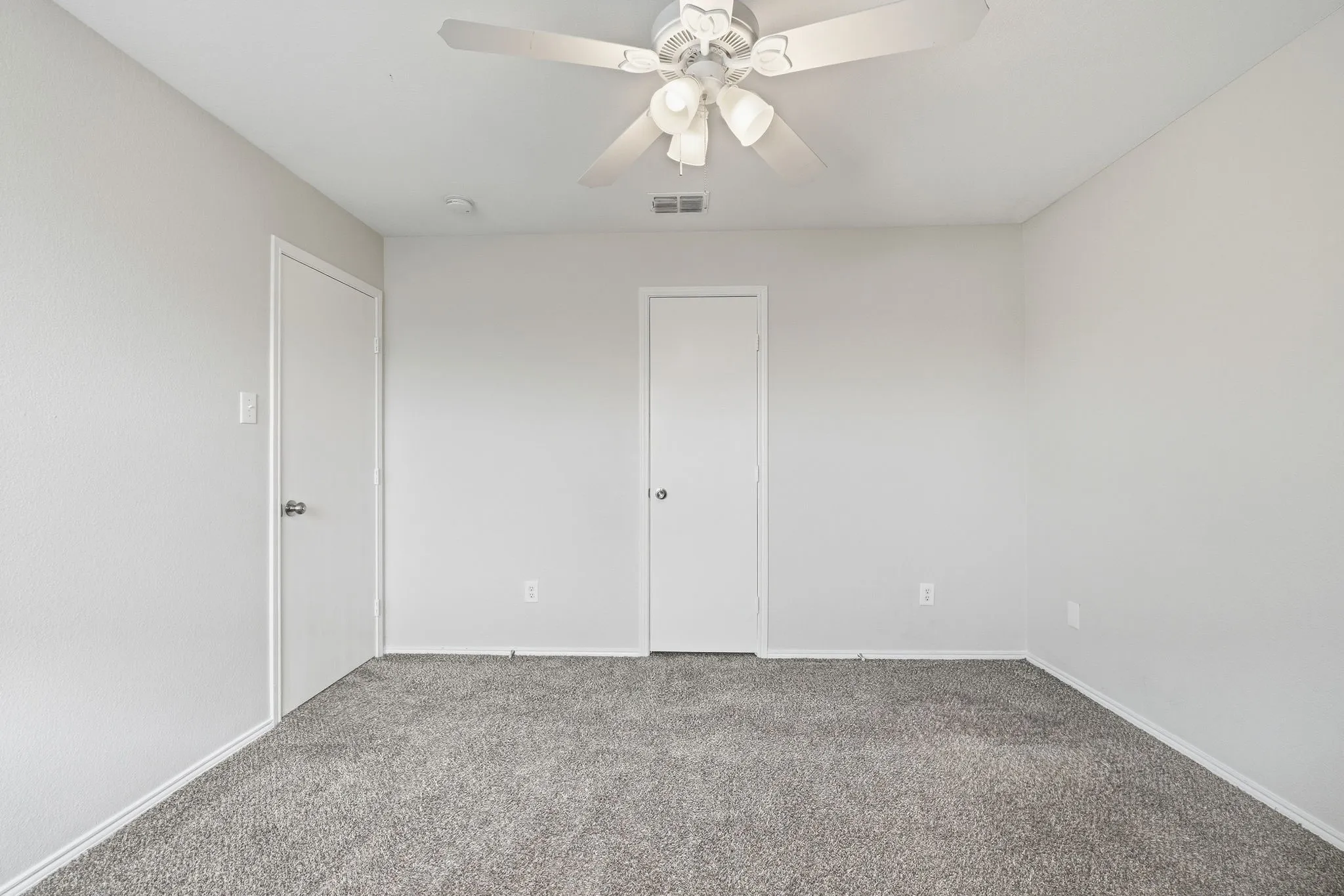 Single Family Residence For Sale in Tarrant County , 14116 Cochise Drive, Fort Worth, Texas 76052, 4 Bedroom, 3 Bathroom, 2 Garage spaces, 2,540 Sqft, built in 2005, mls#21398760, Real Estate Agent in Fort Worth, Homes For Sale in Tarrant county, Homes For Sale in Fort Worth, Realtor in Fort Worth Texas, Real Estate Brokerage Independent Realty Texas, Luminita Cordes Realtor