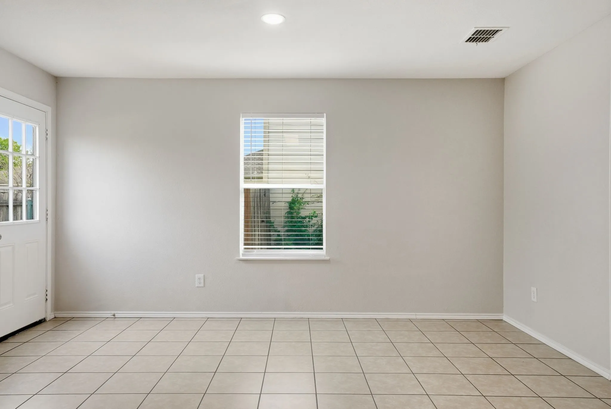 Single Family Residence For Sale in Tarrant County , 14116 Cochise Drive, Fort Worth, Texas 76052, 4 Bedroom, 3 Bathroom, 2 Garage spaces, 2,540 Sqft, built in 2005, mls#21398760, Real Estate Agent in Fort Worth, Homes For Sale in Tarrant county, Homes For Sale in Fort Worth, Realtor in Fort Worth Texas, Real Estate Brokerage Independent Realty Texas, Luminita Cordes Realtor