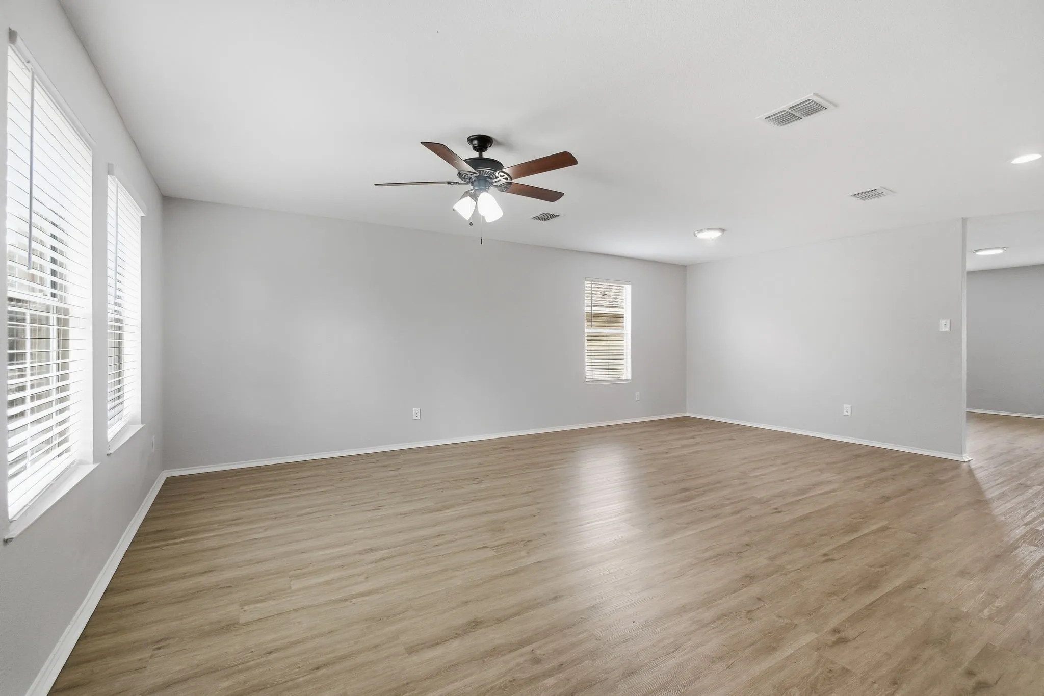 Single Family Residence For Sale in Tarrant County , 14116 Cochise Drive, Fort Worth, Texas 76052, 4 Bedroom, 3 Bathroom, 2 Garage spaces, 2,540 Sqft, built in 2005, mls#21398760, Real Estate Agent in Fort Worth, Homes For Sale in Tarrant county, Homes For Sale in Fort Worth, Realtor in Fort Worth Texas, Real Estate Brokerage Independent Realty Texas, Luminita Cordes Realtor