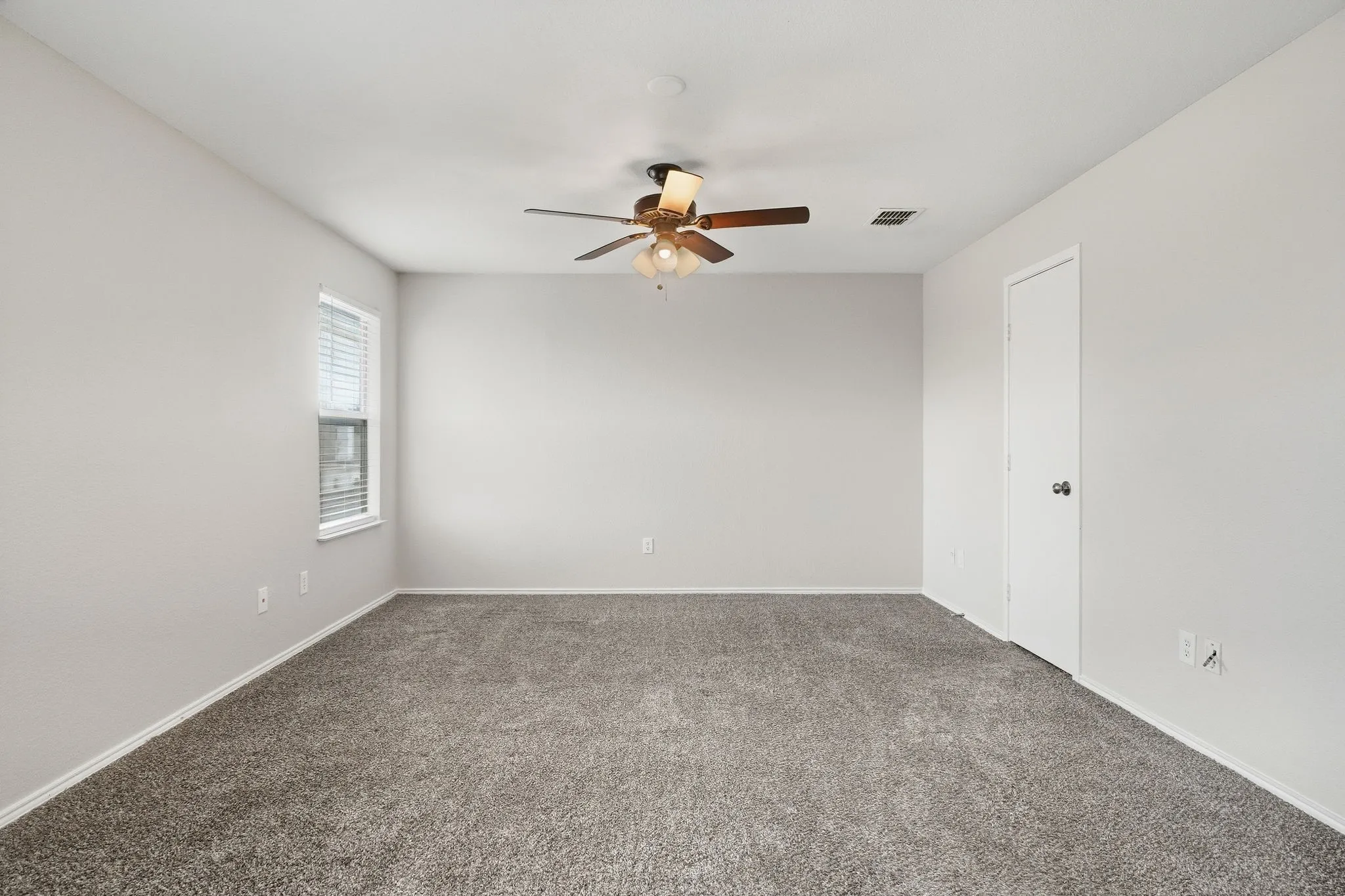 Single Family Residence For Sale in Tarrant County , 14116 Cochise Drive, Fort Worth, Texas 76052, 4 Bedroom, 3 Bathroom, 2 Garage spaces, 2,540 Sqft, built in 2005, mls#21398760, Real Estate Agent in Fort Worth, Homes For Sale in Tarrant county, Homes For Sale in Fort Worth, Realtor in Fort Worth Texas, Real Estate Brokerage Independent Realty Texas, Luminita Cordes Realtor