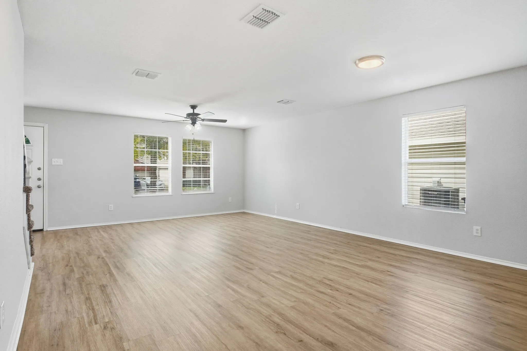 Single Family Residence For Sale in Tarrant County , 14116 Cochise Drive, Fort Worth, Texas 76052, 4 Bedroom, 3 Bathroom, 2 Garage spaces, 2,540 Sqft, built in 2005, mls#21398760, Real Estate Agent in Fort Worth, Homes For Sale in Tarrant county, Homes For Sale in Fort Worth, Realtor in Fort Worth Texas, Real Estate Brokerage Independent Realty Texas, Luminita Cordes Realtor