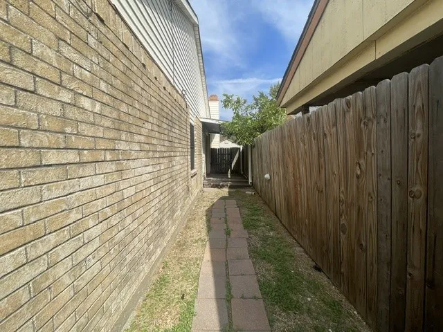 Duplex For Rent in Tarrant County , 2440 Sunflower Drive, Arlington, Texas 76014, 2 Bedroom, 2 Bathroom, Garage spaces, 1,170 Sqft, built in 1983, mls#21403999, Real Estate Agent in Arlington, Homes For Rent in Tarrant county, Homes For Rent in Arlington, Realtor in Arlington Texas, Real Estate Brokerage Independent Realty Texas, Luminita Cordes Realtor