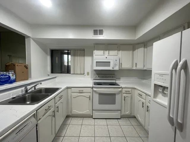 Duplex For Rent in Tarrant County , 2440 Sunflower Drive, Arlington, Texas 76014, 2 Bedroom, 2 Bathroom, Garage spaces, 1,170 Sqft, built in 1983, mls#21403999, Real Estate Agent in Arlington, Homes For Rent in Tarrant county, Homes For Rent in Arlington, Realtor in Arlington Texas, Real Estate Brokerage Independent Realty Texas, Luminita Cordes Realtor
