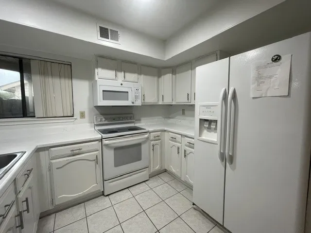 Duplex For Rent in Tarrant County , 2440 Sunflower Drive, Arlington, Texas 76014, 2 Bedroom, 2 Bathroom, Garage spaces, 1,170 Sqft, built in 1983, mls#21403999, Real Estate Agent in Arlington, Homes For Rent in Tarrant county, Homes For Rent in Arlington, Realtor in Arlington Texas, Real Estate Brokerage Independent Realty Texas, Luminita Cordes Realtor