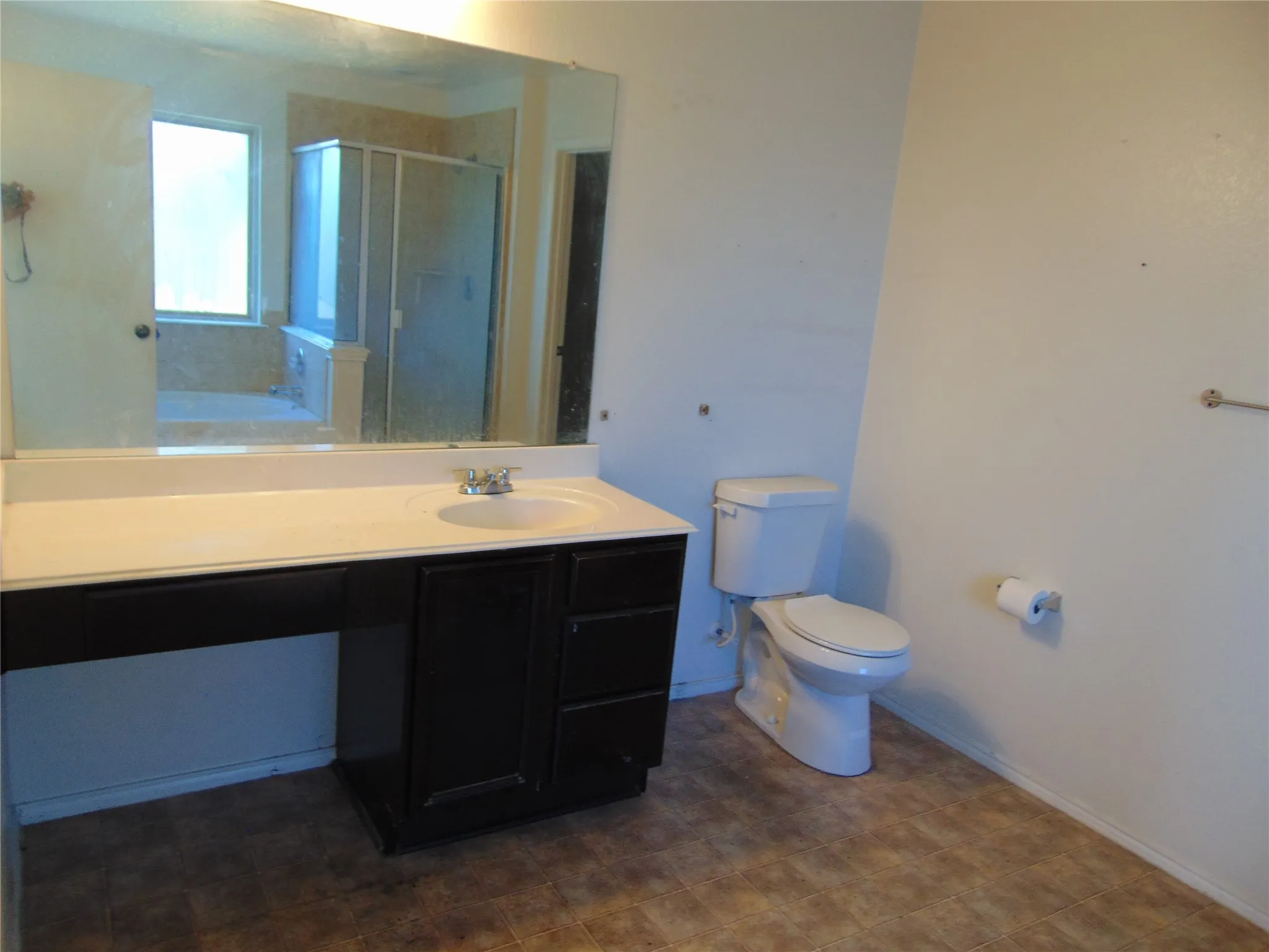 Single Family Residence For Sale in Dallas County , 1430 Waldrop Drive, Lancaster, Texas 75146, 4 Bedroom, 2 Bathroom, 2 Garage spaces, 2,226 Sqft, built in 2011, mls#21402937, Real Estate Agent in Lancaster, Homes For Sale in Dallas county, Homes For Sale in Lancaster, Realtor in Lancaster Texas, Real Estate Brokerage Independent Realty Texas, Luminita Cordes Realtor