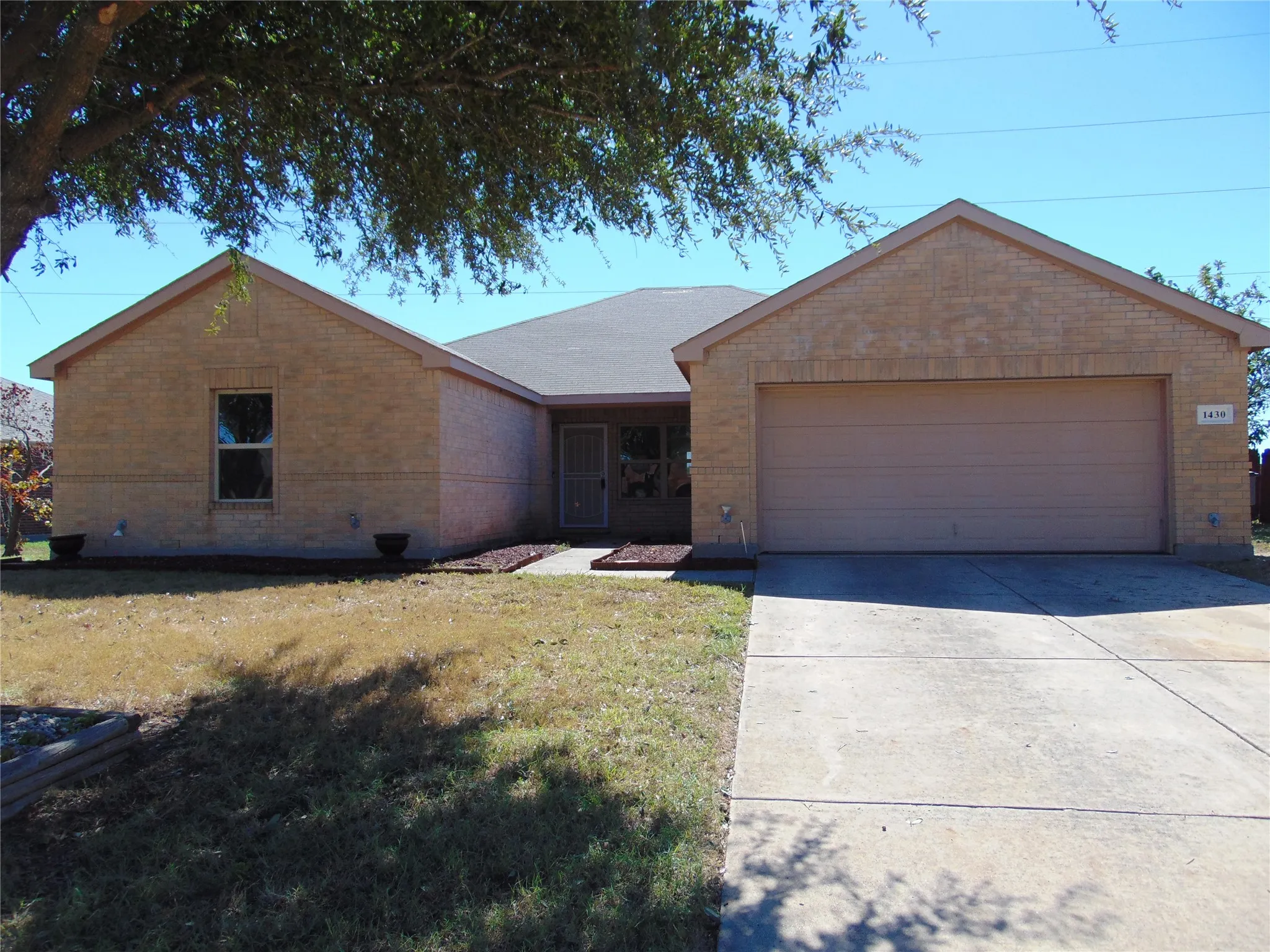 Single Family Residence For Sale in Dallas County , 1430 Waldrop Drive, Lancaster, Texas 75146, 4 Bedroom, 2 Bathroom, 2 Garage spaces, 2,226 Sqft, built in 2011, mls#21402937, Real Estate Agent in Lancaster, Homes For Sale in Dallas county, Homes For Sale in Lancaster, Realtor in Lancaster Texas, Real Estate Brokerage Independent Realty Texas, Luminita Cordes Realtor