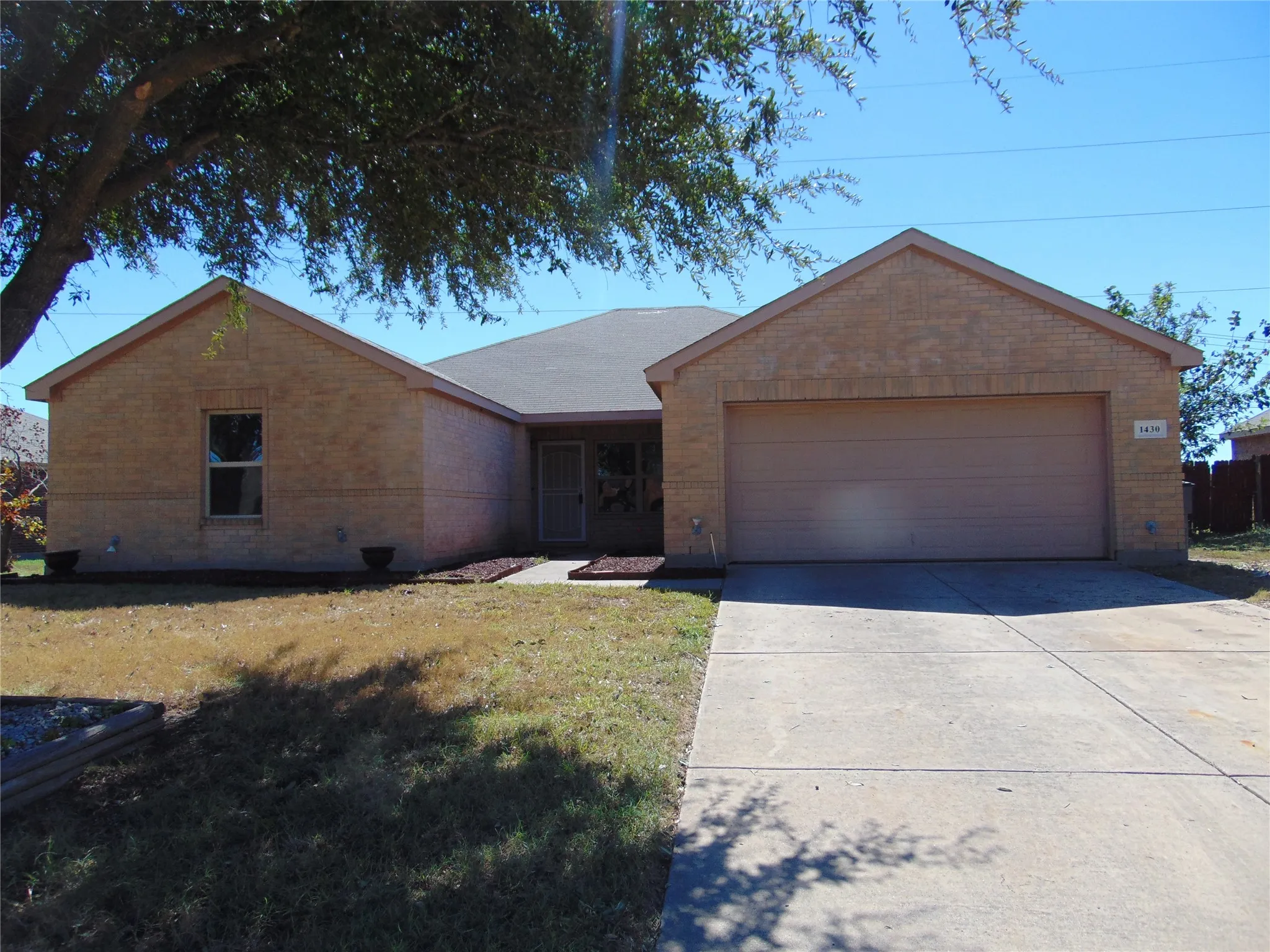 Single Family Residence For Sale in Dallas County , 1430 Waldrop Drive, Lancaster, Texas 75146, 4 Bedroom, 2 Bathroom, 2 Garage spaces, 2,226 Sqft, built in 2011, mls#21402937, Real Estate Agent in Lancaster, Homes For Sale in Dallas county, Homes For Sale in Lancaster, Realtor in Lancaster Texas, Real Estate Brokerage Independent Realty Texas, Luminita Cordes Realtor