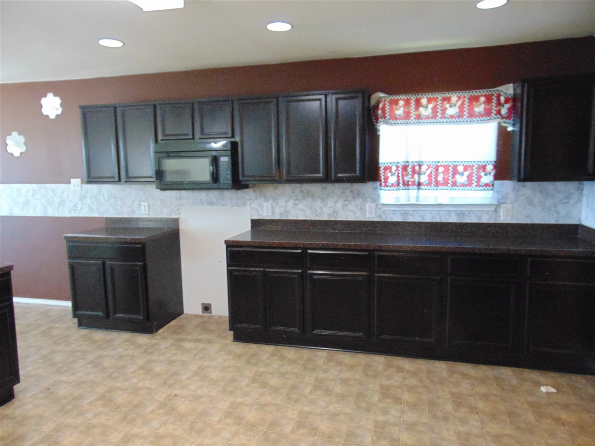 Single Family Residence For Sale in Dallas County , 1430 Waldrop Drive, Lancaster, Texas 75146, 4 Bedroom, 2 Bathroom, 2 Garage spaces, 2,226 Sqft, built in 2011, mls#21402937, Real Estate Agent in Lancaster, Homes For Sale in Dallas county, Homes For Sale in Lancaster, Realtor in Lancaster Texas, Real Estate Brokerage Independent Realty Texas, Luminita Cordes Realtor