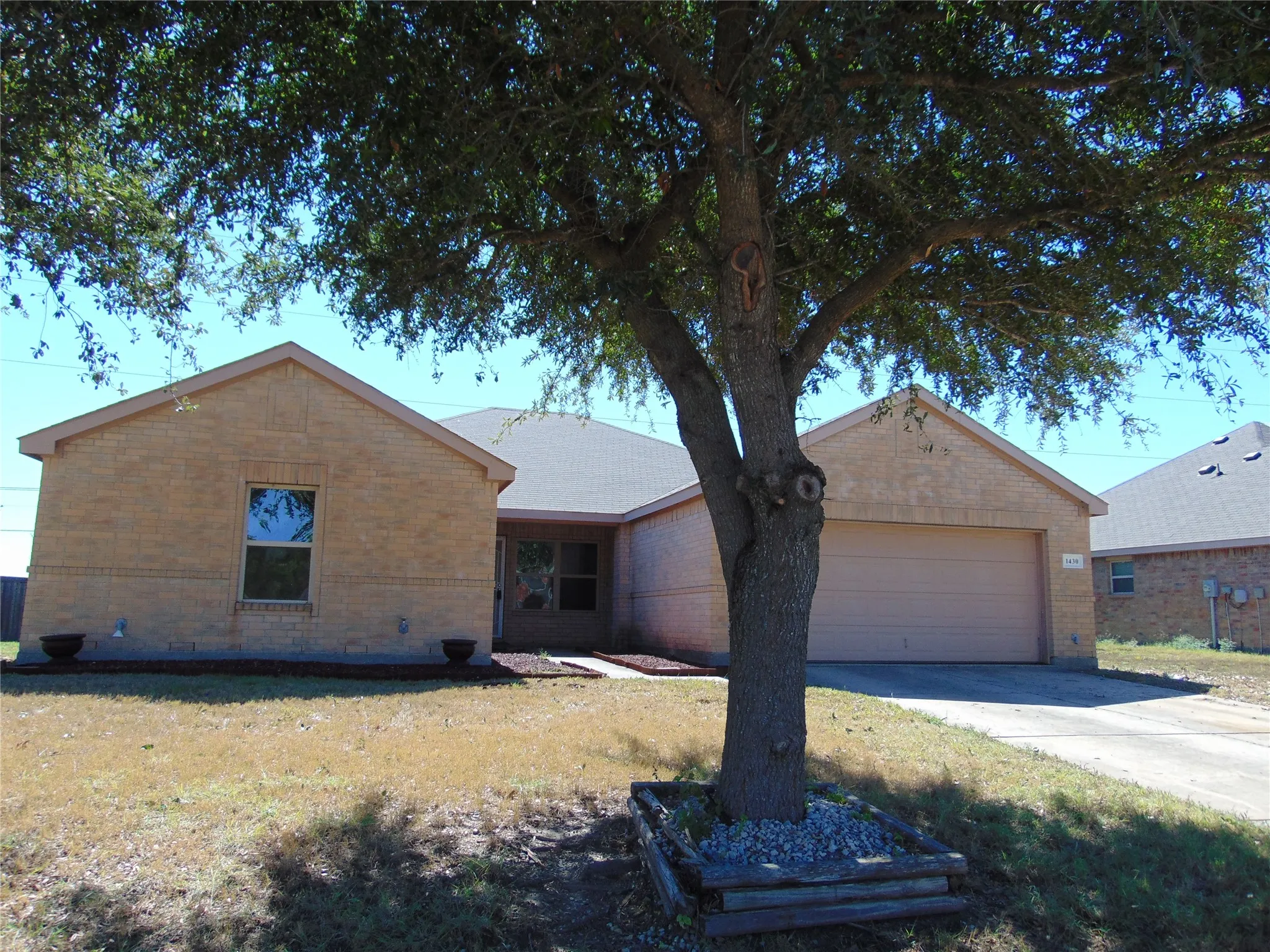 Single Family Residence For Sale in Dallas County , 1430 Waldrop Drive, Lancaster, Texas 75146, 4 Bedroom, 2 Bathroom, 2 Garage spaces, 2,226 Sqft, built in 2011, mls#21402937, Real Estate Agent in Lancaster, Homes For Sale in Dallas county, Homes For Sale in Lancaster, Realtor in Lancaster Texas, Real Estate Brokerage Independent Realty Texas, Luminita Cordes Realtor