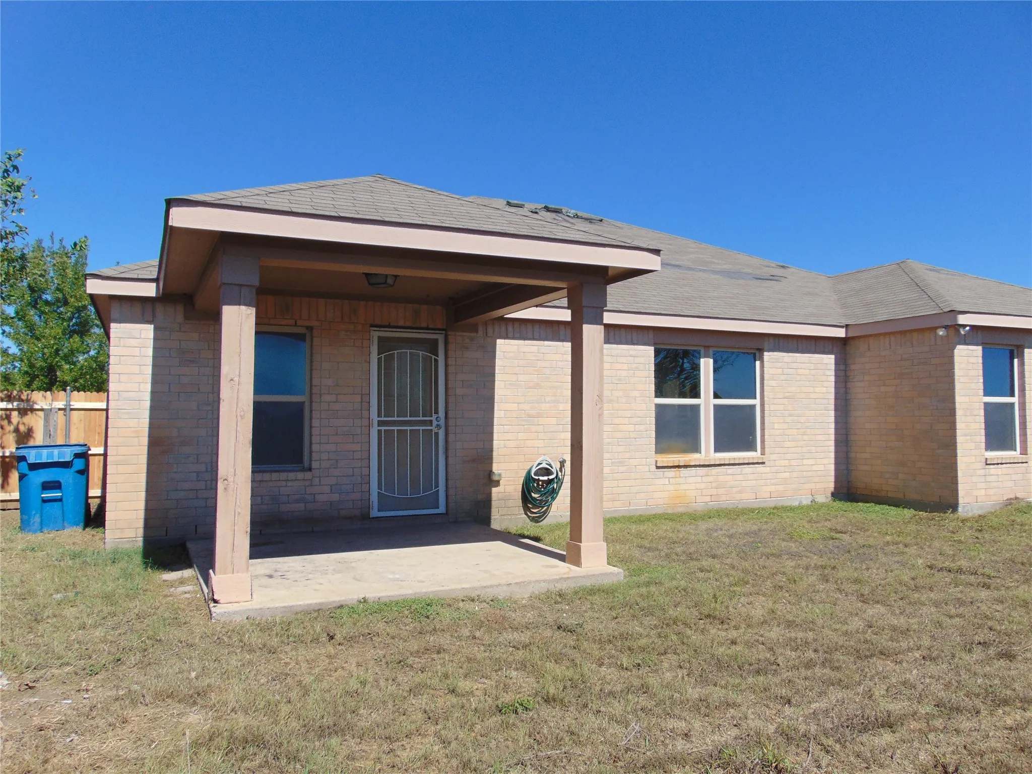 Single Family Residence For Sale in Dallas County , 1430 Waldrop Drive, Lancaster, Texas 75146, 4 Bedroom, 2 Bathroom, 2 Garage spaces, 2,226 Sqft, built in 2011, mls#21402937, Real Estate Agent in Lancaster, Homes For Sale in Dallas county, Homes For Sale in Lancaster, Realtor in Lancaster Texas, Real Estate Brokerage Independent Realty Texas, Luminita Cordes Realtor