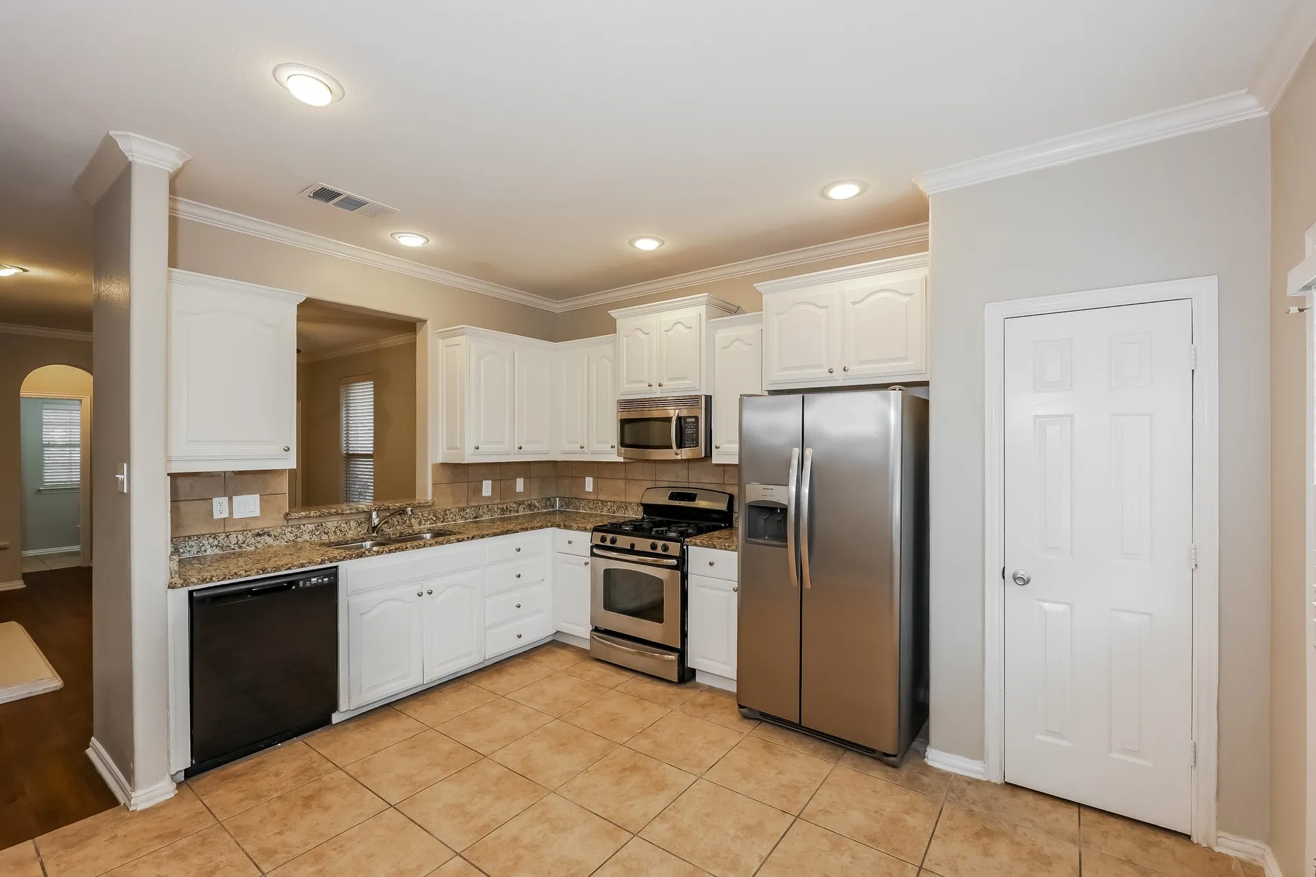 Single Family Residence For Rent in Tarrant County , 3040 Thicket Bend Court, Fort Worth, Texas 76244, 3 Bedroom, 2 Bathroom, 2 Garage spaces, 1,741 Sqft, built in 2008, mls#21404032, Real Estate Agent in Fort Worth, Homes For Rent in Tarrant county, Homes For Rent in Fort Worth, Realtor in Fort Worth Texas, Real Estate Brokerage Independent Realty Texas, Luminita Cordes Realtor