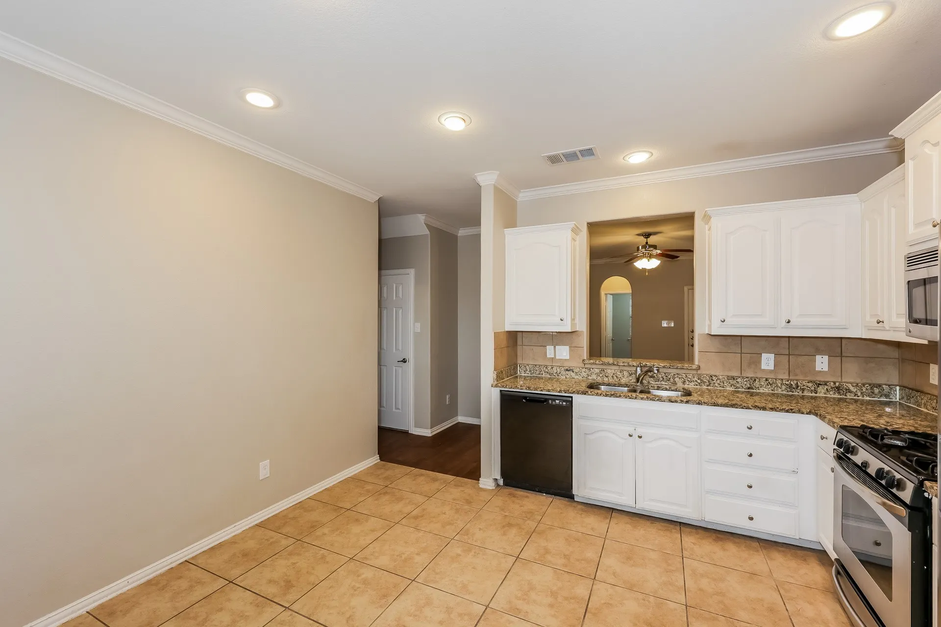 Single Family Residence For Rent in Tarrant County , 3040 Thicket Bend Court, Fort Worth, Texas 76244, 3 Bedroom, 2 Bathroom, 2 Garage spaces, 1,741 Sqft, built in 2008, mls#21404032, Real Estate Agent in Fort Worth, Homes For Rent in Tarrant county, Homes For Rent in Fort Worth, Realtor in Fort Worth Texas, Real Estate Brokerage Independent Realty Texas, Luminita Cordes Realtor