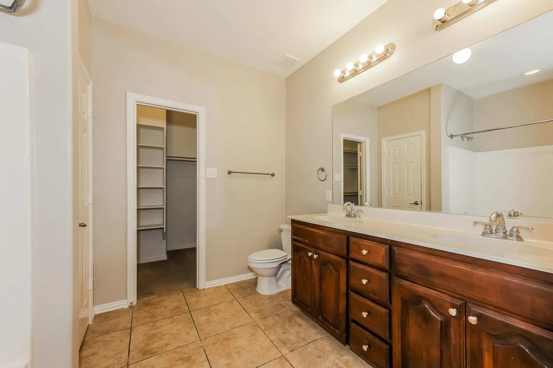 Single Family Residence For Rent in Tarrant County , 3040 Thicket Bend Court, Fort Worth, Texas 76244, 3 Bedroom, 2 Bathroom, 2 Garage spaces, 1,741 Sqft, built in 2008, mls#21404032, Real Estate Agent in Fort Worth, Homes For Rent in Tarrant county, Homes For Rent in Fort Worth, Realtor in Fort Worth Texas, Real Estate Brokerage Independent Realty Texas, Luminita Cordes Realtor
