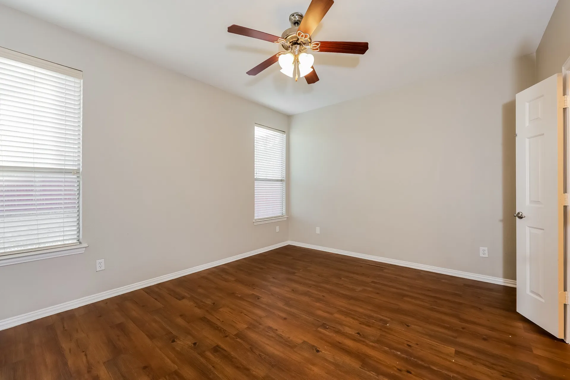 Single Family Residence For Rent in Tarrant County , 3040 Thicket Bend Court, Fort Worth, Texas 76244, 3 Bedroom, 2 Bathroom, 2 Garage spaces, 1,741 Sqft, built in 2008, mls#21404032, Real Estate Agent in Fort Worth, Homes For Rent in Tarrant county, Homes For Rent in Fort Worth, Realtor in Fort Worth Texas, Real Estate Brokerage Independent Realty Texas, Luminita Cordes Realtor
