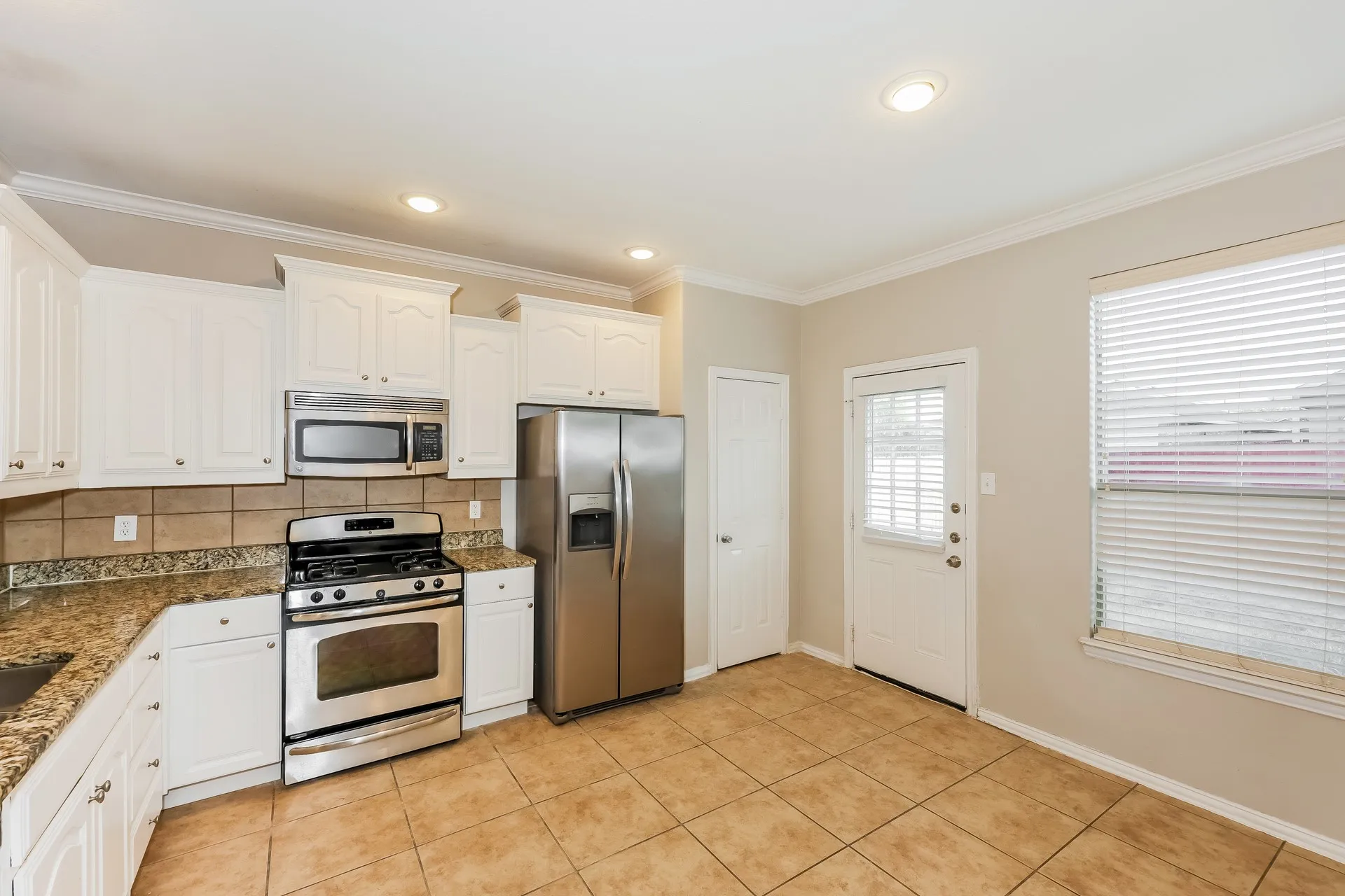 Single Family Residence For Rent in Tarrant County , 3040 Thicket Bend Court, Fort Worth, Texas 76244, 3 Bedroom, 2 Bathroom, 2 Garage spaces, 1,741 Sqft, built in 2008, mls#21404032, Real Estate Agent in Fort Worth, Homes For Rent in Tarrant county, Homes For Rent in Fort Worth, Realtor in Fort Worth Texas, Real Estate Brokerage Independent Realty Texas, Luminita Cordes Realtor