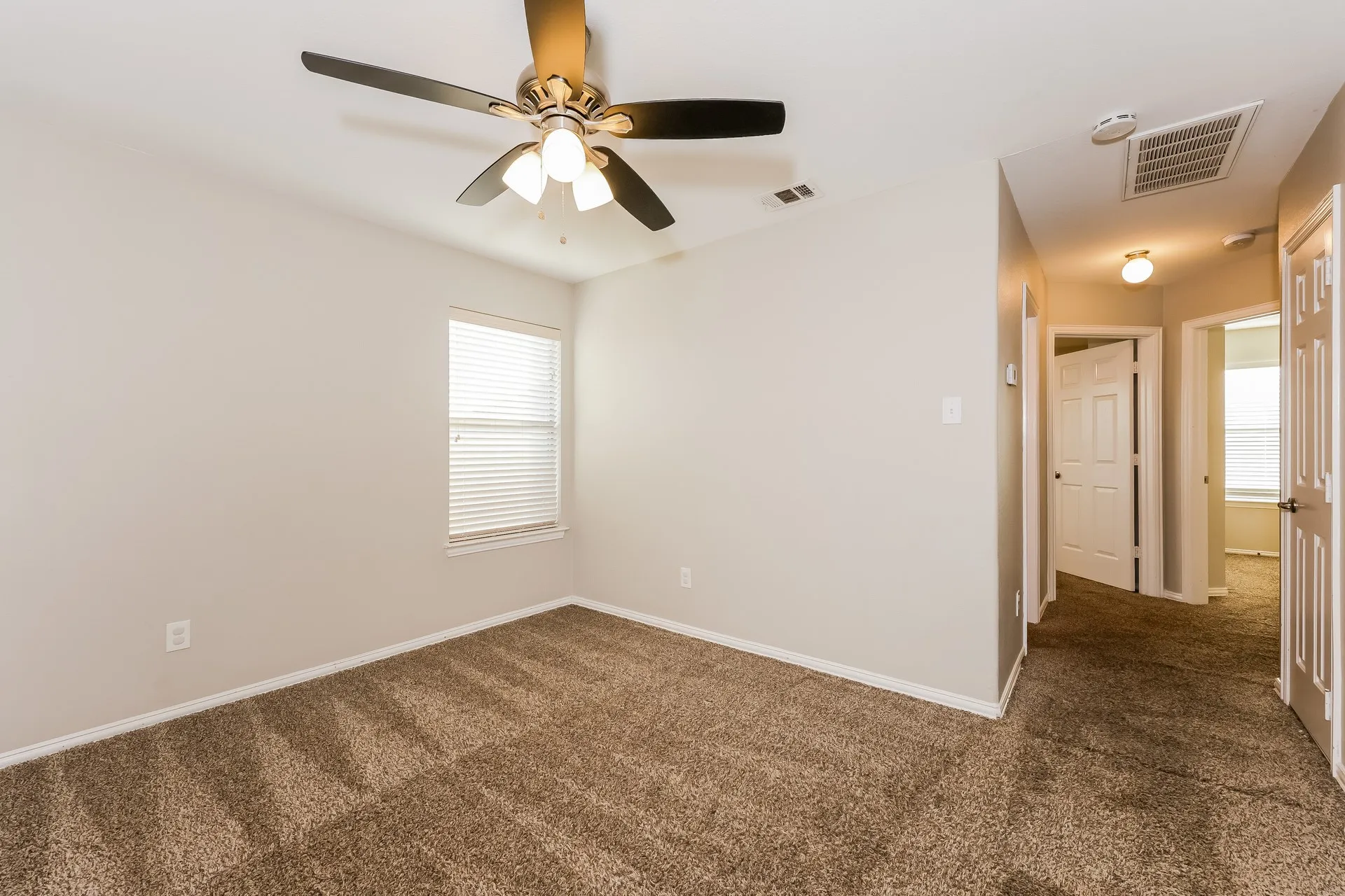 Single Family Residence For Rent in Tarrant County , 3040 Thicket Bend Court, Fort Worth, Texas 76244, 3 Bedroom, 2 Bathroom, 2 Garage spaces, 1,741 Sqft, built in 2008, mls#21404032, Real Estate Agent in Fort Worth, Homes For Rent in Tarrant county, Homes For Rent in Fort Worth, Realtor in Fort Worth Texas, Real Estate Brokerage Independent Realty Texas, Luminita Cordes Realtor