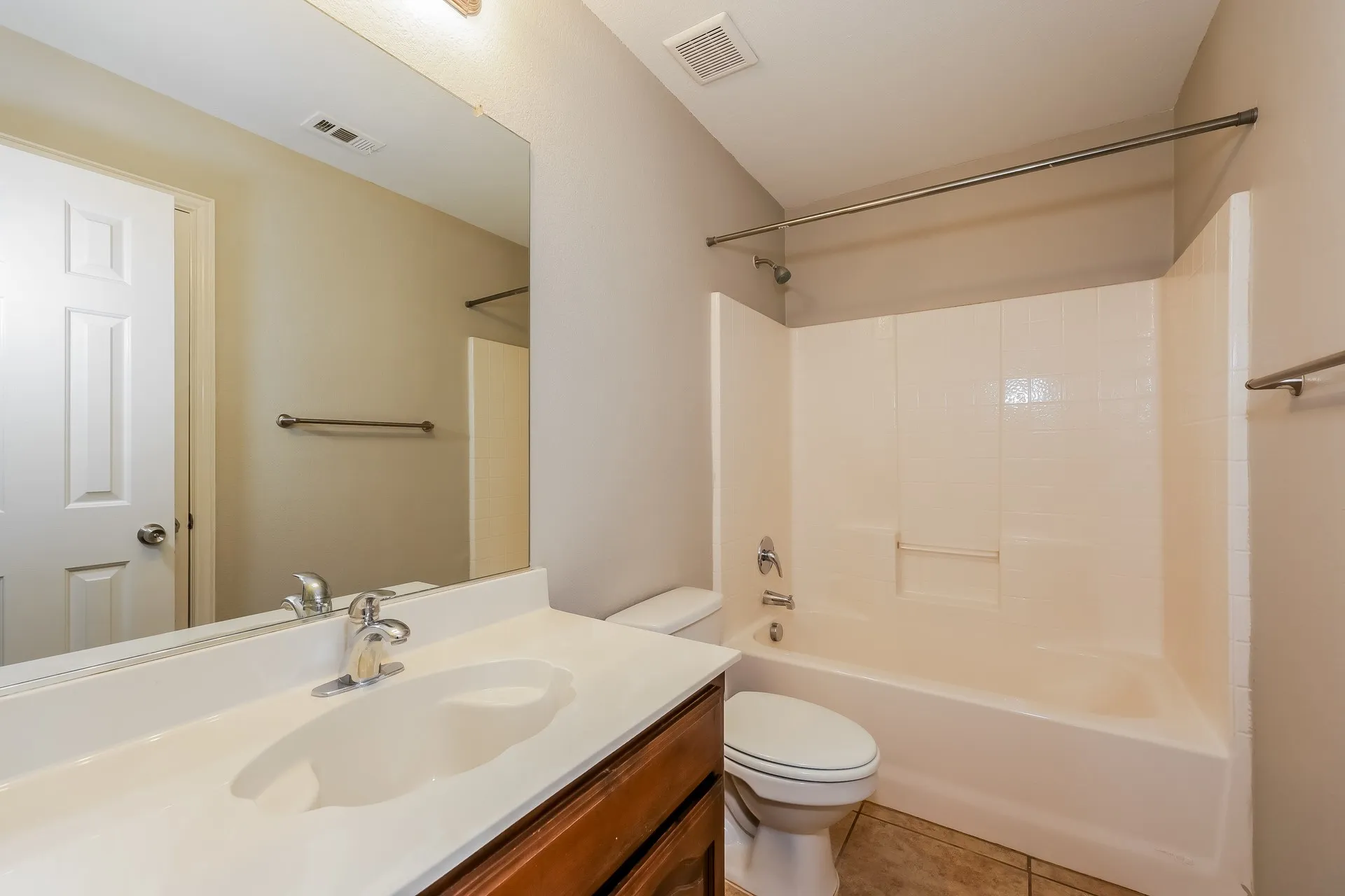 Single Family Residence For Rent in Tarrant County , 3040 Thicket Bend Court, Fort Worth, Texas 76244, 3 Bedroom, 2 Bathroom, 2 Garage spaces, 1,741 Sqft, built in 2008, mls#21404032, Real Estate Agent in Fort Worth, Homes For Rent in Tarrant county, Homes For Rent in Fort Worth, Realtor in Fort Worth Texas, Real Estate Brokerage Independent Realty Texas, Luminita Cordes Realtor