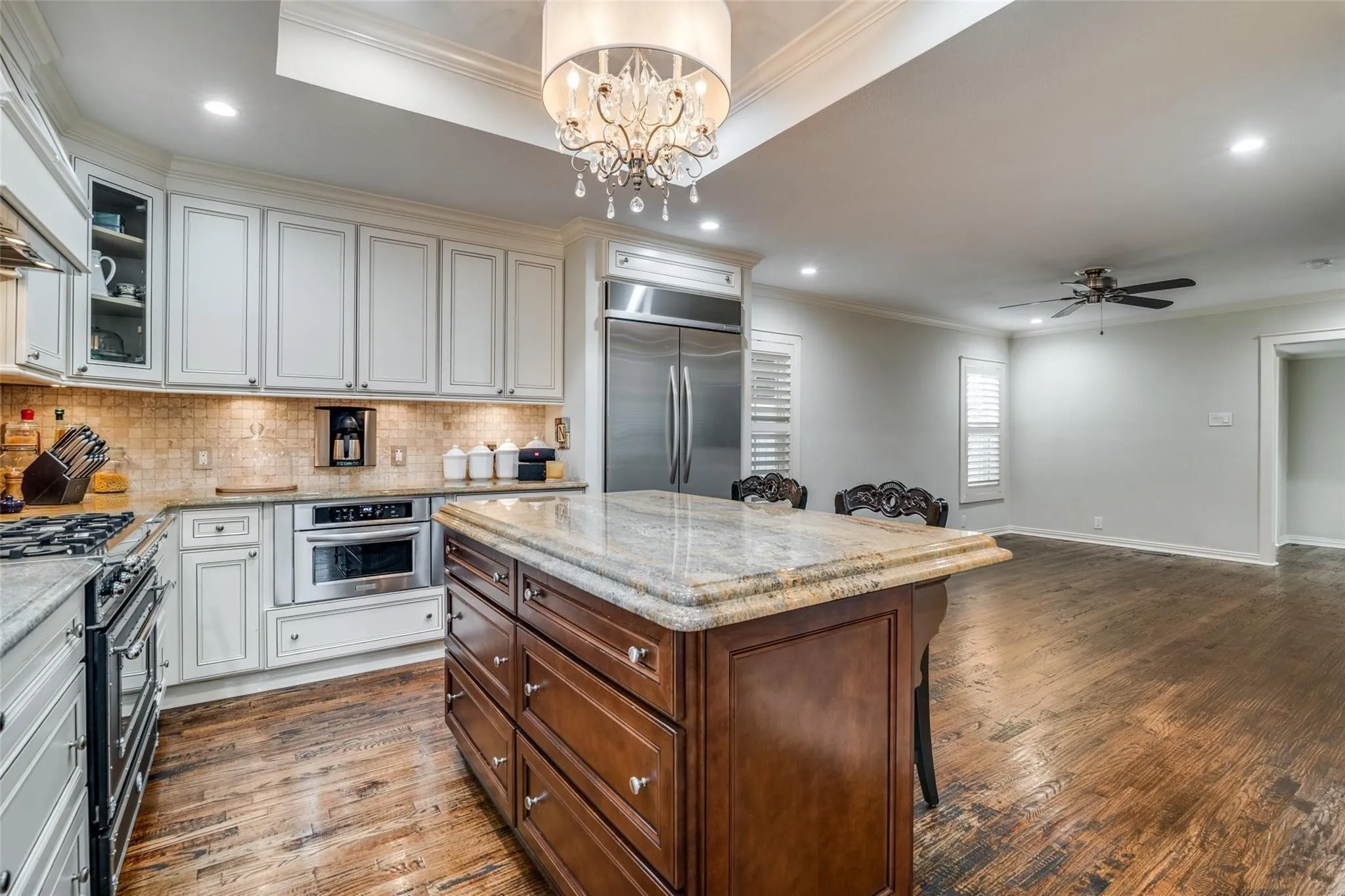 Single Family Residence For Sale in Dallas County , 1432 Sylvan Avenue, Dallas, Texas 75208, 3 Bedroom, 4 Bathroom, Garage spaces, 3,130 Sqft, built in 1949, mls#21403843, Real Estate Agent in Dallas, Homes For Sale in Dallas county, Homes For Sale in Dallas, Realtor in Dallas Texas, Real Estate Brokerage Independent Realty Texas, Luminita Cordes Realtor