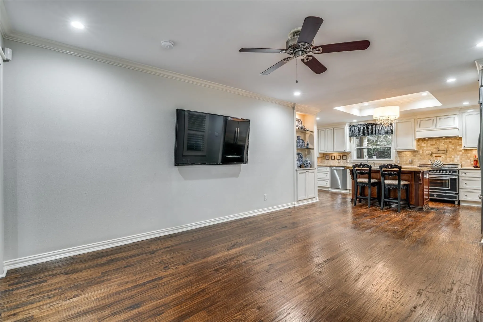 Single Family Residence For Sale in Dallas County , 1432 Sylvan Avenue, Dallas, Texas 75208, 3 Bedroom, 4 Bathroom, Garage spaces, 3,130 Sqft, built in 1949, mls#21403843, Real Estate Agent in Dallas, Homes For Sale in Dallas county, Homes For Sale in Dallas, Realtor in Dallas Texas, Real Estate Brokerage Independent Realty Texas, Luminita Cordes Realtor