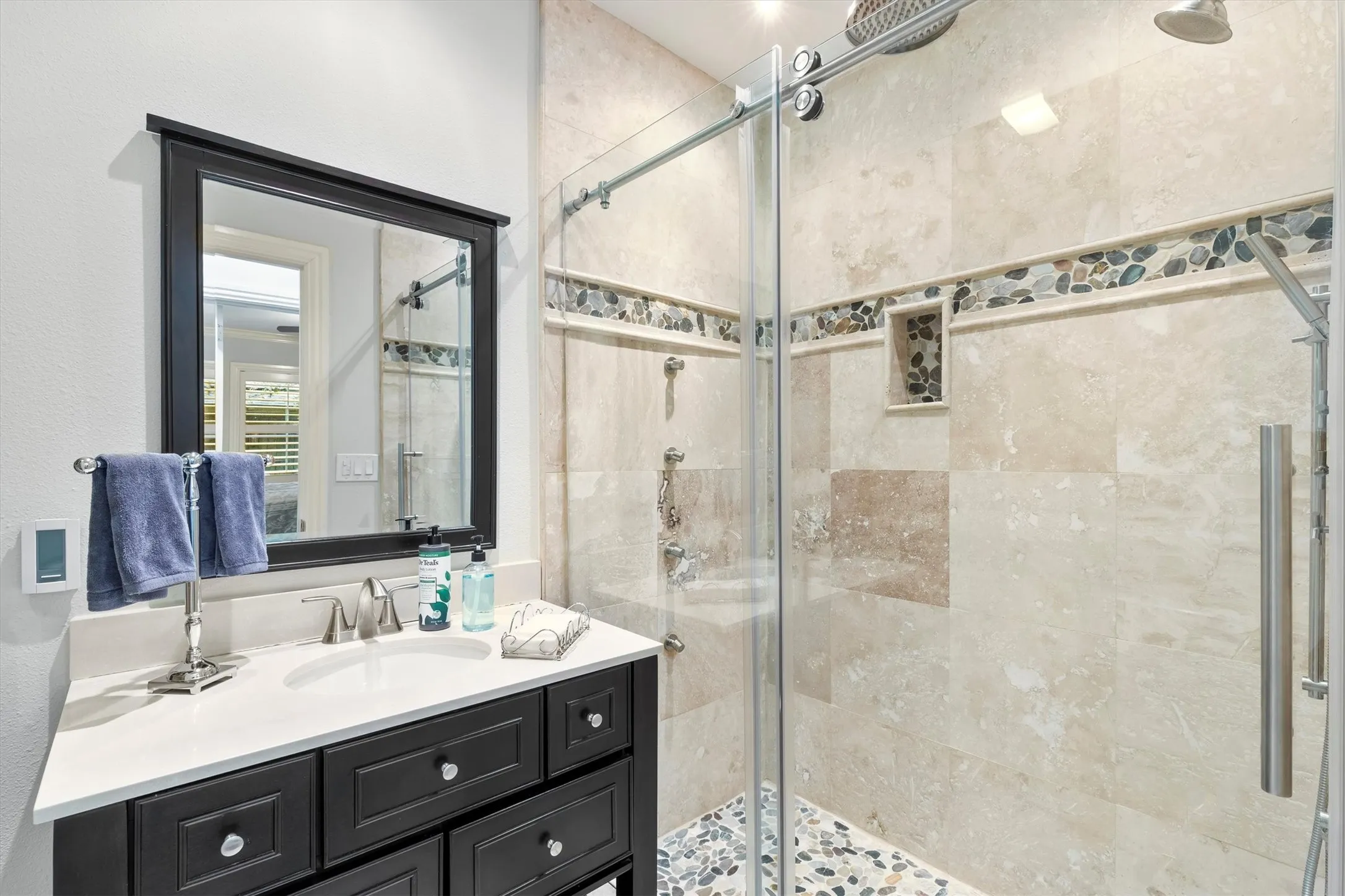 Single Family Residence For Sale in Dallas County , 1432 Sylvan Avenue, Dallas, Texas 75208, 3 Bedroom, 4 Bathroom, Garage spaces, 3,130 Sqft, built in 1949, mls#21403843, Real Estate Agent in Dallas, Homes For Sale in Dallas county, Homes For Sale in Dallas, Realtor in Dallas Texas, Real Estate Brokerage Independent Realty Texas, Luminita Cordes Realtor