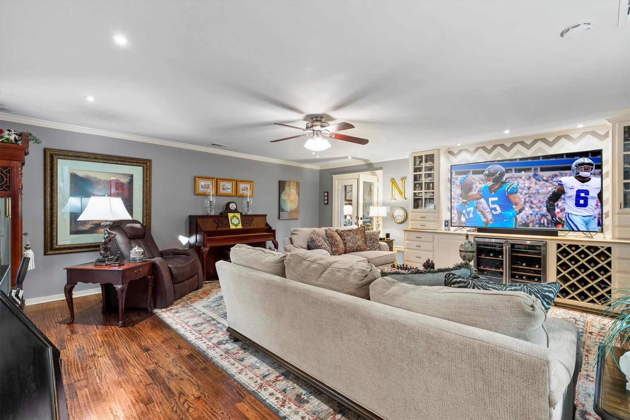 Single Family Residence For Sale in Dallas County , 1432 Sylvan Avenue, Dallas, Texas 75208, 3 Bedroom, 4 Bathroom, Garage spaces, 3,130 Sqft, built in 1949, mls#21403843, Real Estate Agent in Dallas, Homes For Sale in Dallas county, Homes For Sale in Dallas, Realtor in Dallas Texas, Real Estate Brokerage Independent Realty Texas, Luminita Cordes Realtor