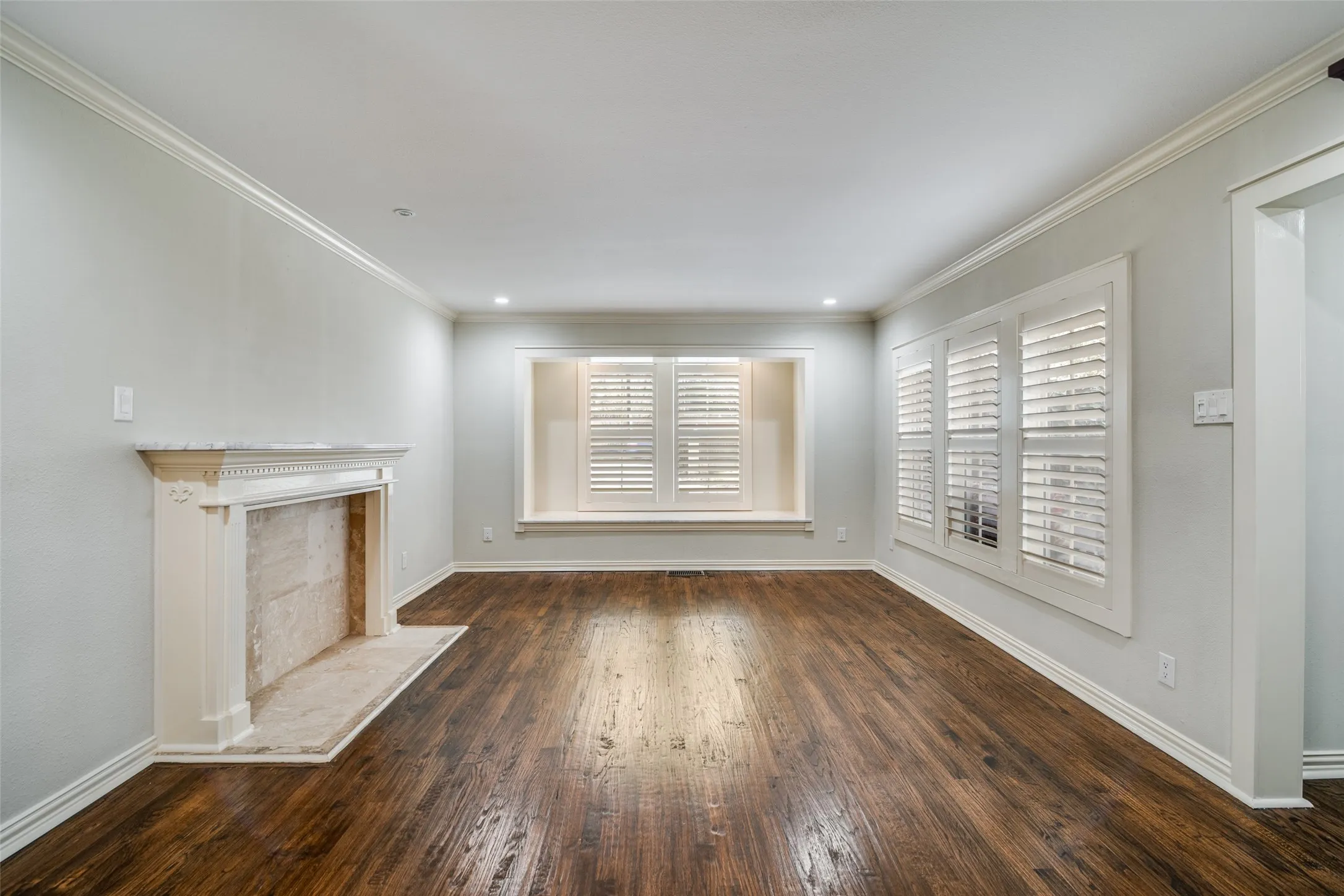 Single Family Residence For Sale in Dallas County , 1432 Sylvan Avenue, Dallas, Texas 75208, 3 Bedroom, 4 Bathroom, Garage spaces, 3,130 Sqft, built in 1949, mls#21403843, Real Estate Agent in Dallas, Homes For Sale in Dallas county, Homes For Sale in Dallas, Realtor in Dallas Texas, Real Estate Brokerage Independent Realty Texas, Luminita Cordes Realtor