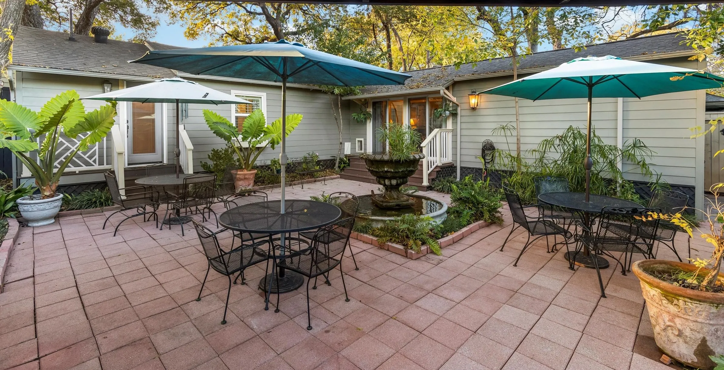 Single Family Residence For Sale in Dallas County , 1432 Sylvan Avenue, Dallas, Texas 75208, 3 Bedroom, 4 Bathroom, Garage spaces, 3,130 Sqft, built in 1949, mls#21403843, Real Estate Agent in Dallas, Homes For Sale in Dallas county, Homes For Sale in Dallas, Realtor in Dallas Texas, Real Estate Brokerage Independent Realty Texas, Luminita Cordes Realtor