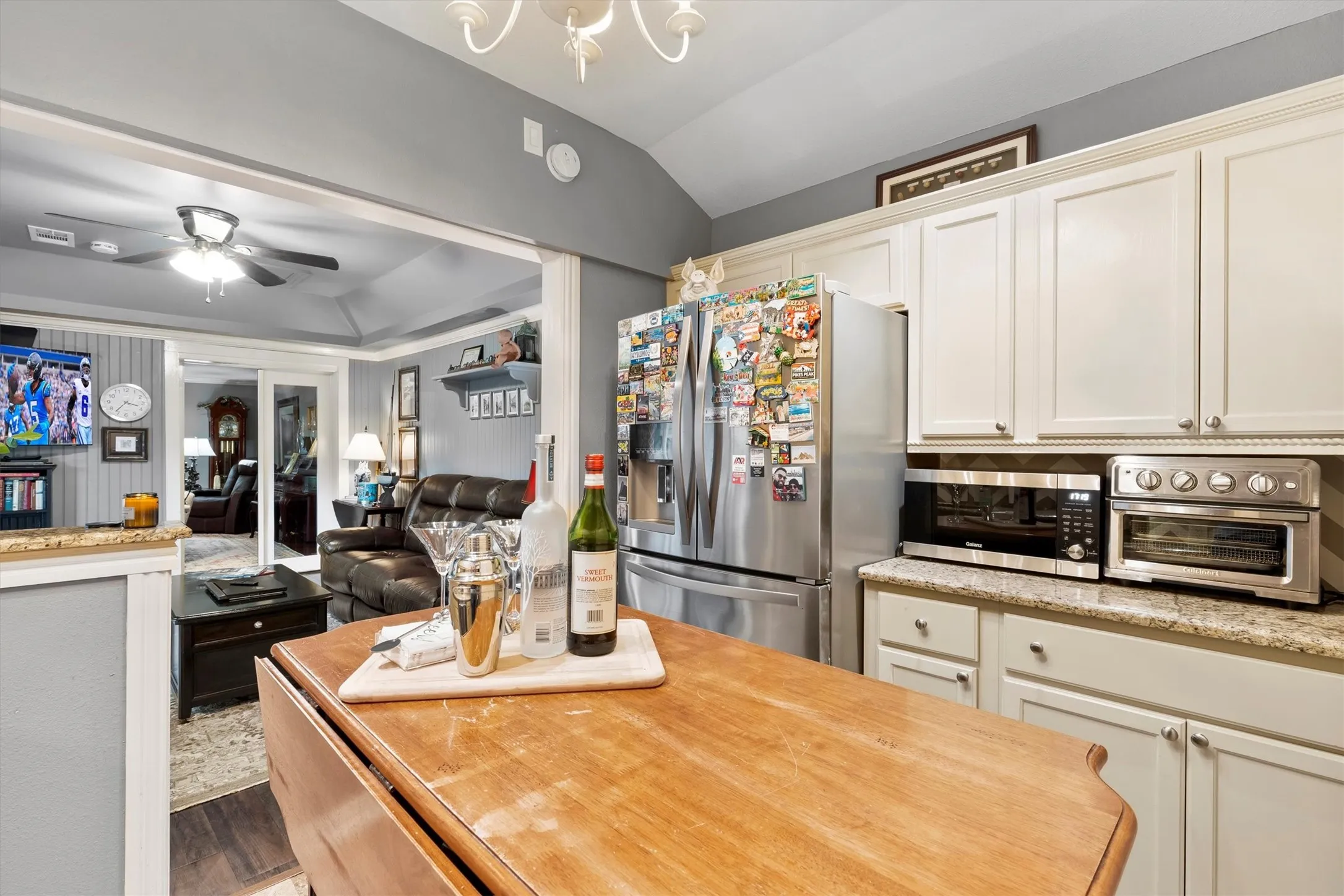 Single Family Residence For Sale in Dallas County , 1432 Sylvan Avenue, Dallas, Texas 75208, 3 Bedroom, 4 Bathroom, Garage spaces, 3,130 Sqft, built in 1949, mls#21403843, Real Estate Agent in Dallas, Homes For Sale in Dallas county, Homes For Sale in Dallas, Realtor in Dallas Texas, Real Estate Brokerage Independent Realty Texas, Luminita Cordes Realtor