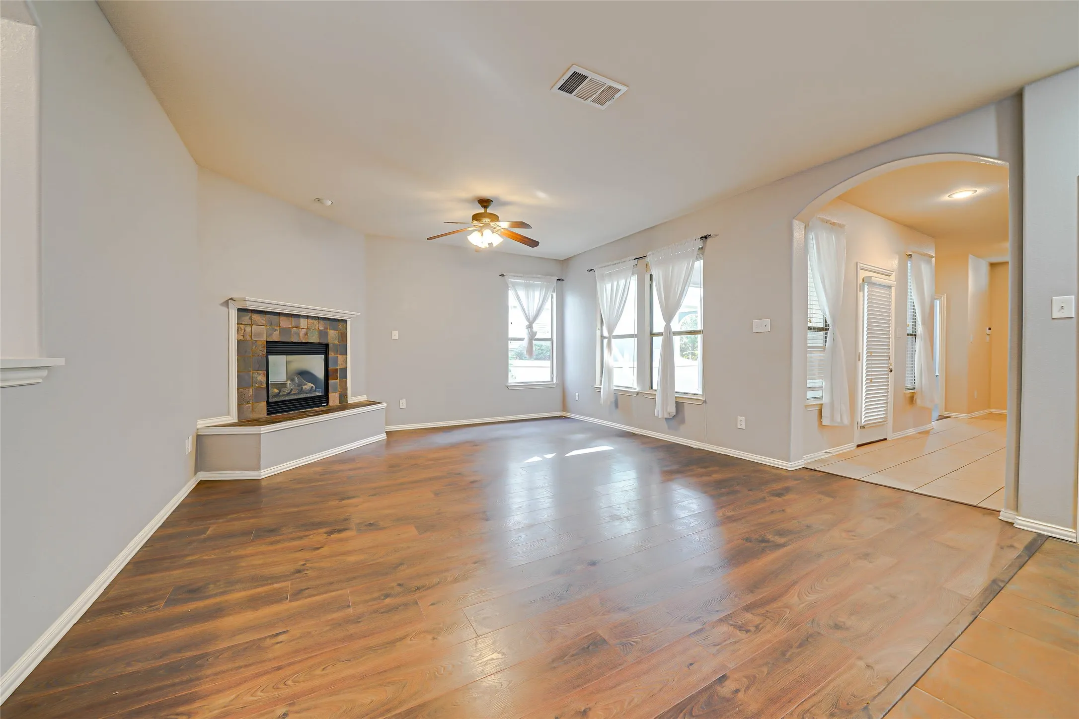Single Family Residence For Rent in Denton County , 1316 Live Oak Lane, Savannah, Texas 76227, 4 Bedroom, 3 Bathroom, 2 Garage spaces, 2,941 Sqft, built in 2004, mls#21403985, Real Estate Agent in Savannah, Homes For Rent in Denton county, Homes For Rent in Savannah, Realtor in Savannah Texas, Real Estate Brokerage Independent Realty Texas, Luminita Cordes Realtor
