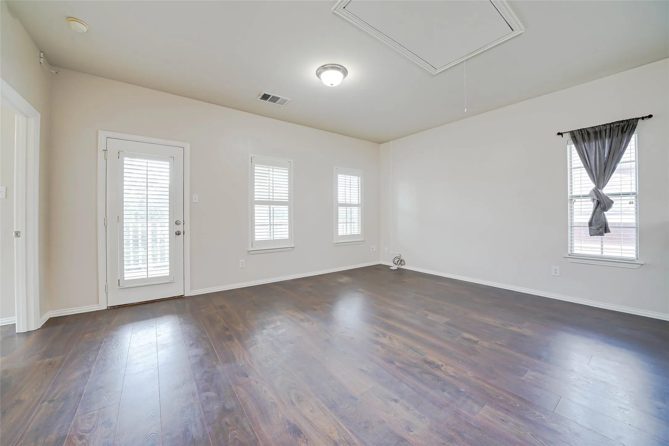 Single Family Residence For Rent in Denton County , 1316 Live Oak Lane, Savannah, Texas 76227, 4 Bedroom, 3 Bathroom, 2 Garage spaces, 2,941 Sqft, built in 2004, mls#21403985, Real Estate Agent in Savannah, Homes For Rent in Denton county, Homes For Rent in Savannah, Realtor in Savannah Texas, Real Estate Brokerage Independent Realty Texas, Luminita Cordes Realtor