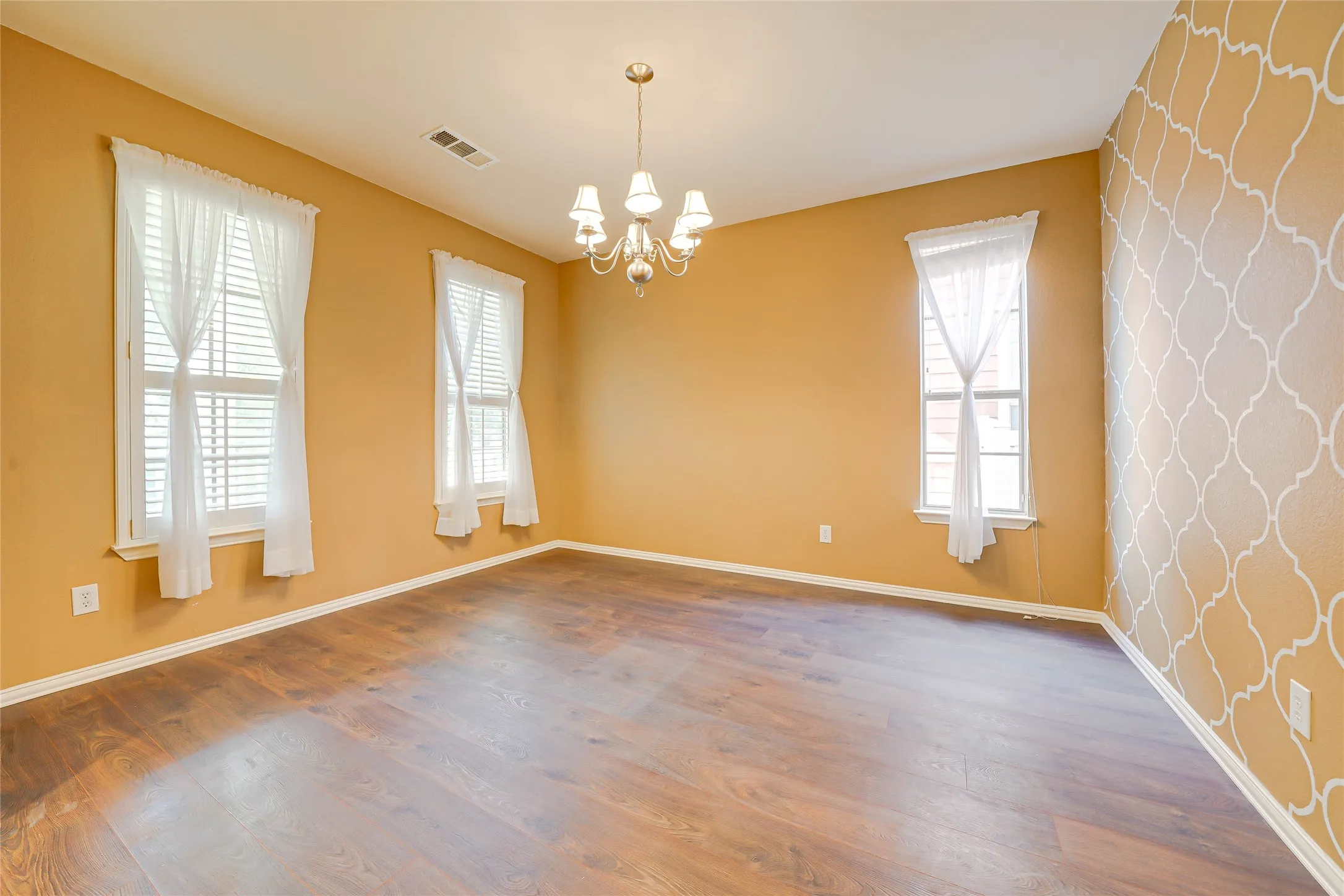 Single Family Residence For Rent in Denton County , 1316 Live Oak Lane, Savannah, Texas 76227, 4 Bedroom, 3 Bathroom, 2 Garage spaces, 2,941 Sqft, built in 2004, mls#21403985, Real Estate Agent in Savannah, Homes For Rent in Denton county, Homes For Rent in Savannah, Realtor in Savannah Texas, Real Estate Brokerage Independent Realty Texas, Luminita Cordes Realtor