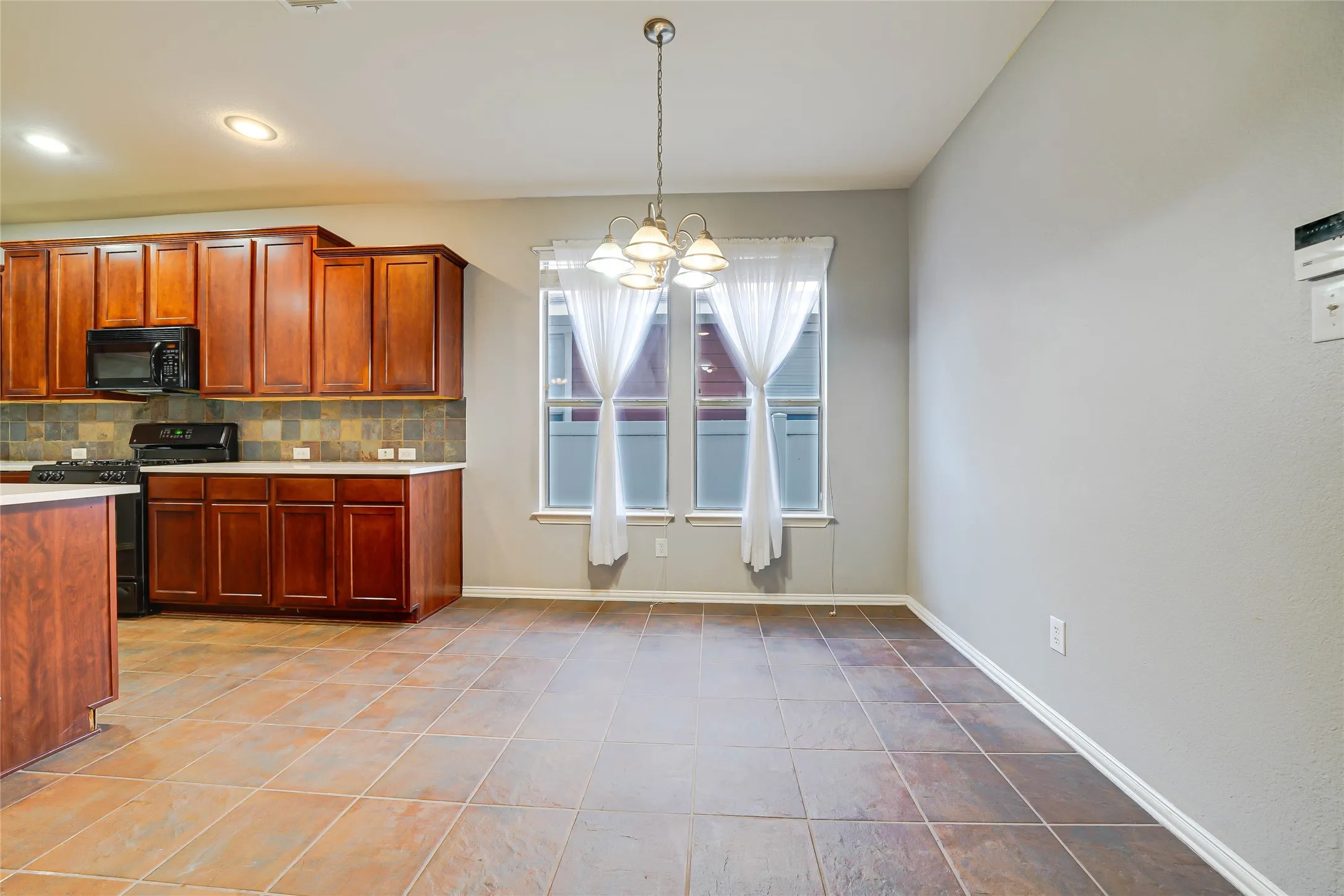Single Family Residence For Rent in Denton County , 1316 Live Oak Lane, Savannah, Texas 76227, 4 Bedroom, 3 Bathroom, 2 Garage spaces, 2,941 Sqft, built in 2004, mls#21403985, Real Estate Agent in Savannah, Homes For Rent in Denton county, Homes For Rent in Savannah, Realtor in Savannah Texas, Real Estate Brokerage Independent Realty Texas, Luminita Cordes Realtor