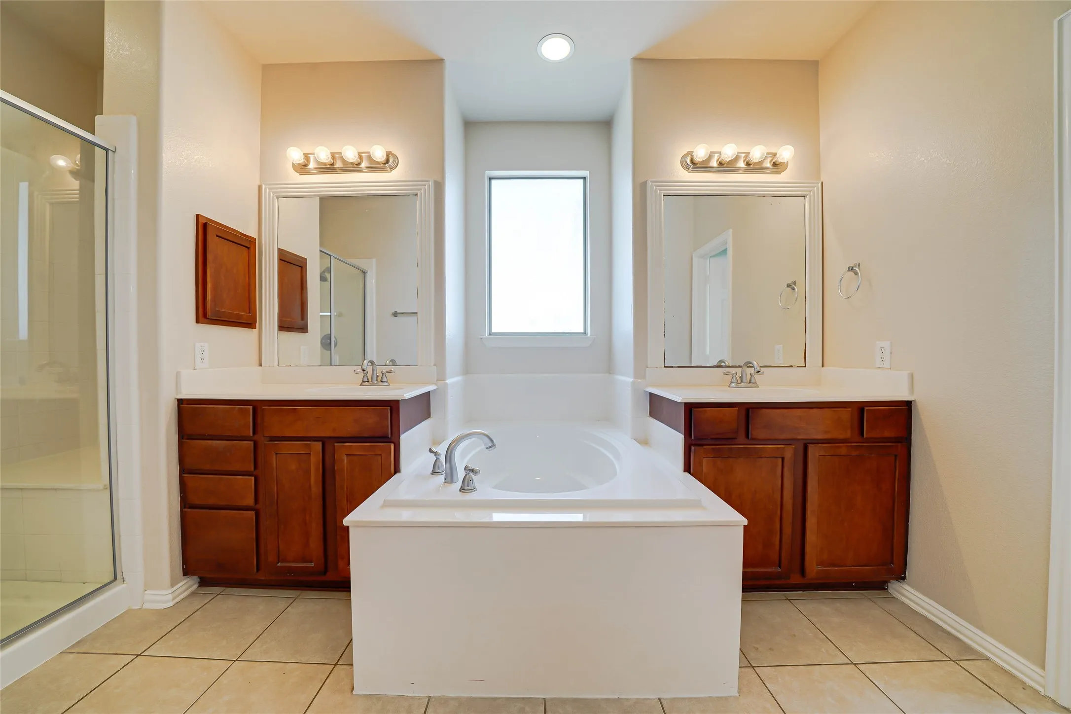 Single Family Residence For Rent in Denton County , 1316 Live Oak Lane, Savannah, Texas 76227, 4 Bedroom, 3 Bathroom, 2 Garage spaces, 2,941 Sqft, built in 2004, mls#21403985, Real Estate Agent in Savannah, Homes For Rent in Denton county, Homes For Rent in Savannah, Realtor in Savannah Texas, Real Estate Brokerage Independent Realty Texas, Luminita Cordes Realtor